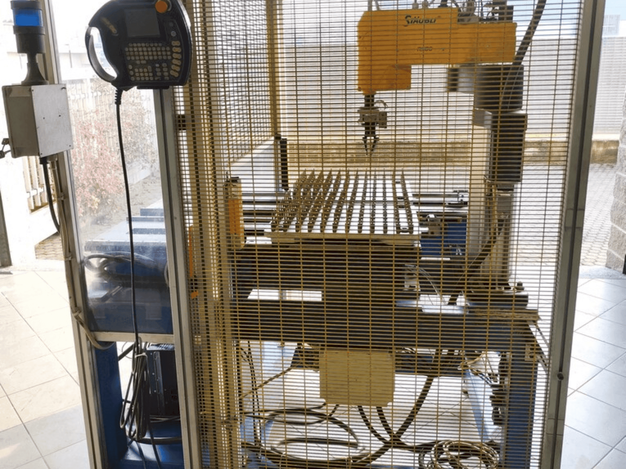 Вид станка STAUBLI RS80 спереди