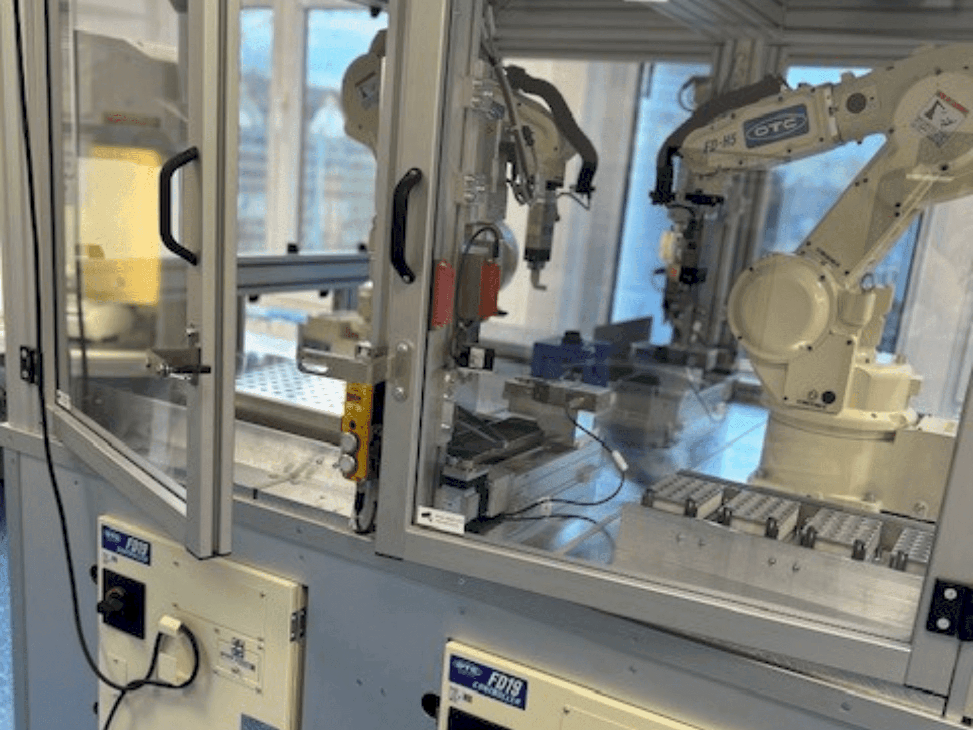 Вид станка OTC Daihen NH52-NEFC спереди