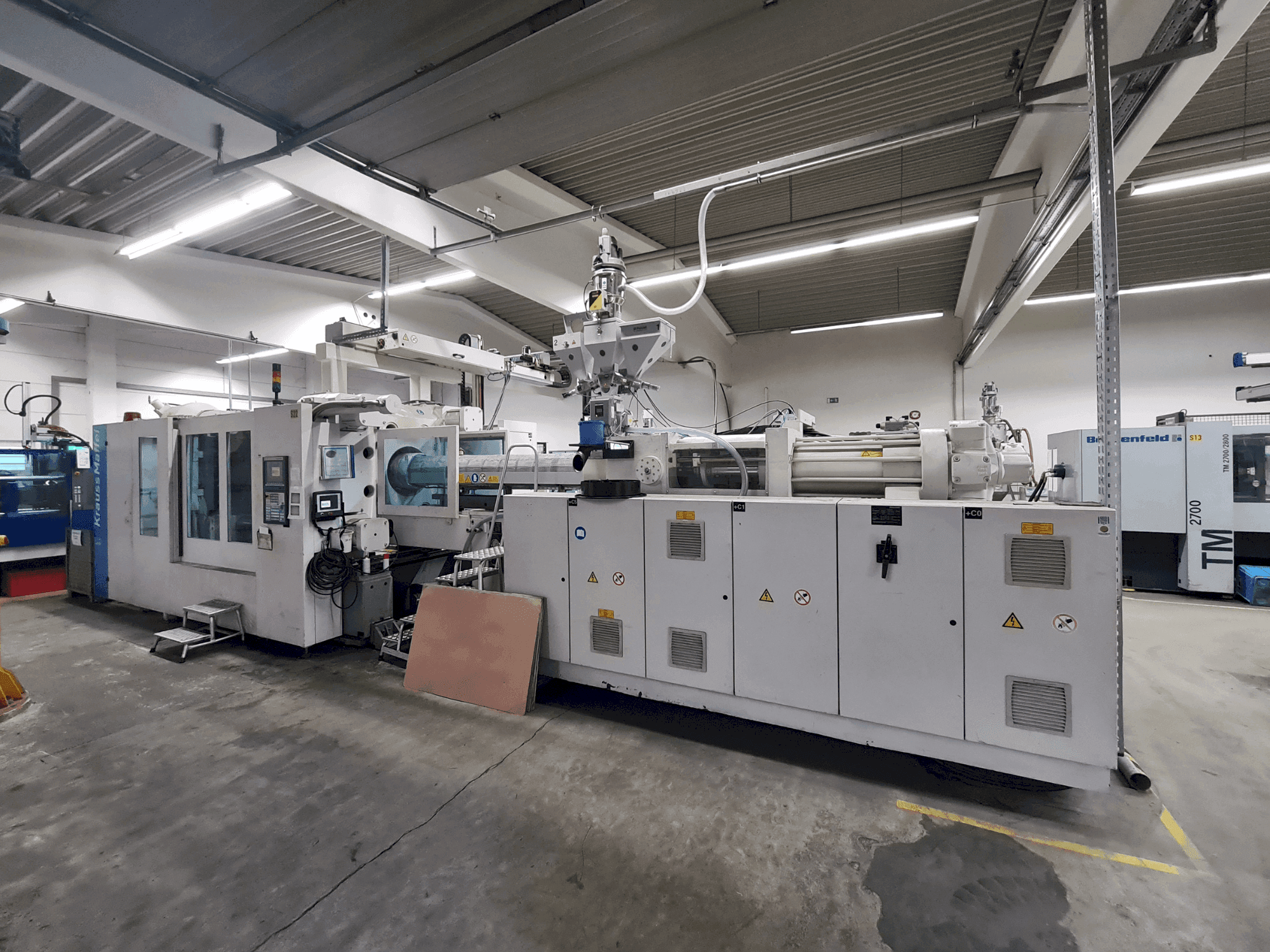 Вид станка Krauss Maffei 800-6100 MX спереди