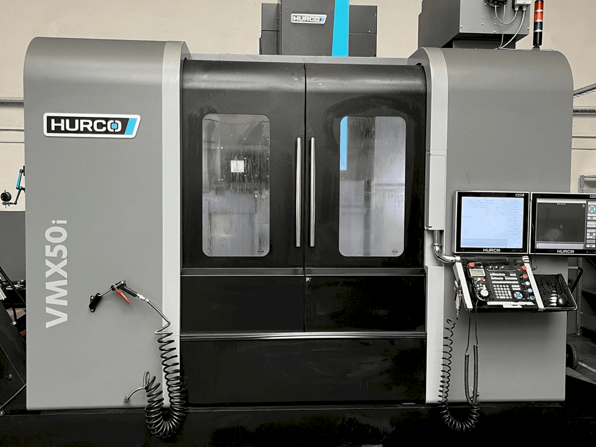 Вид станка Hurco VMX50i спереди