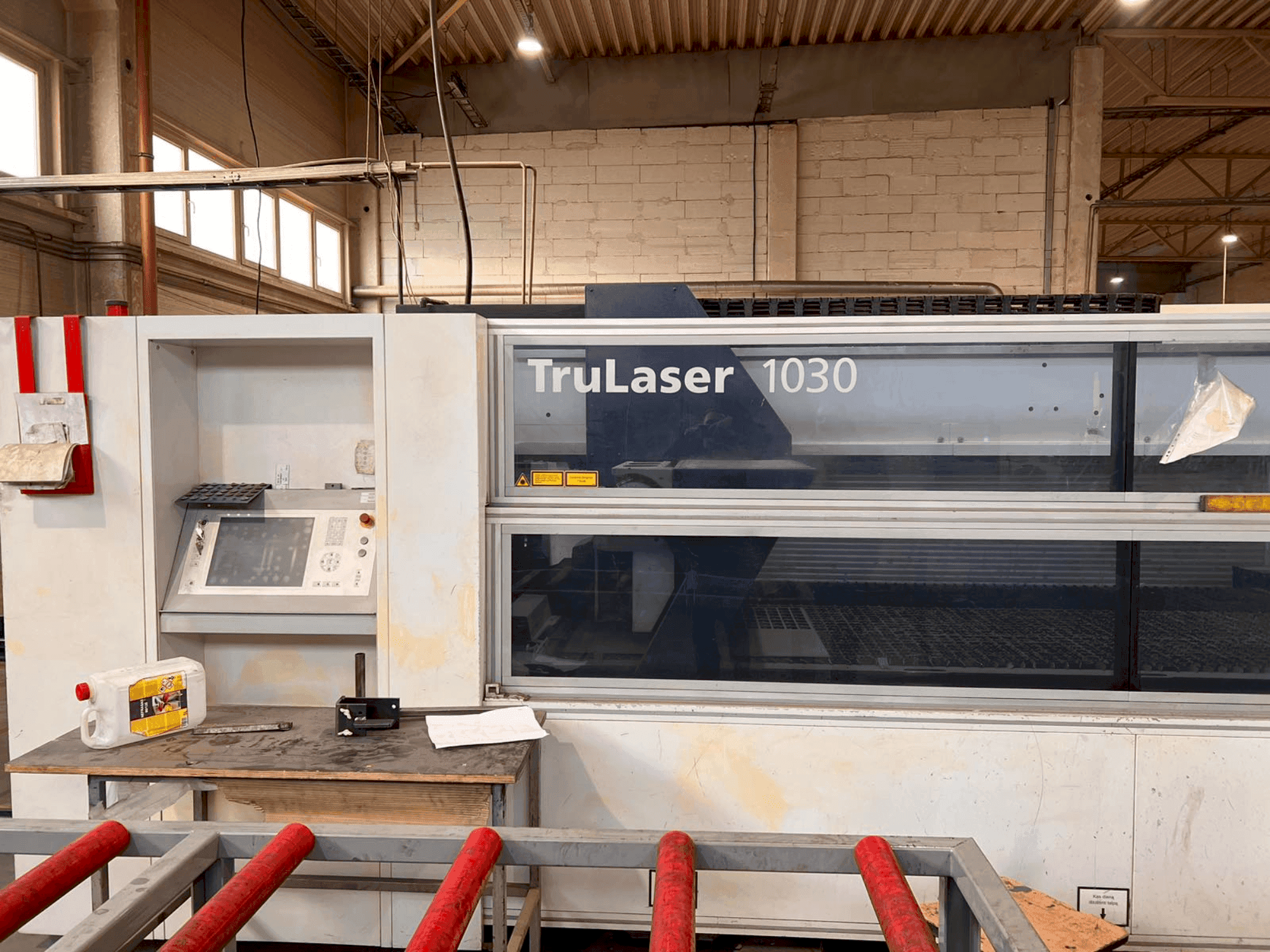 Вид станка TRUMPF TruLaser 1030 спереди