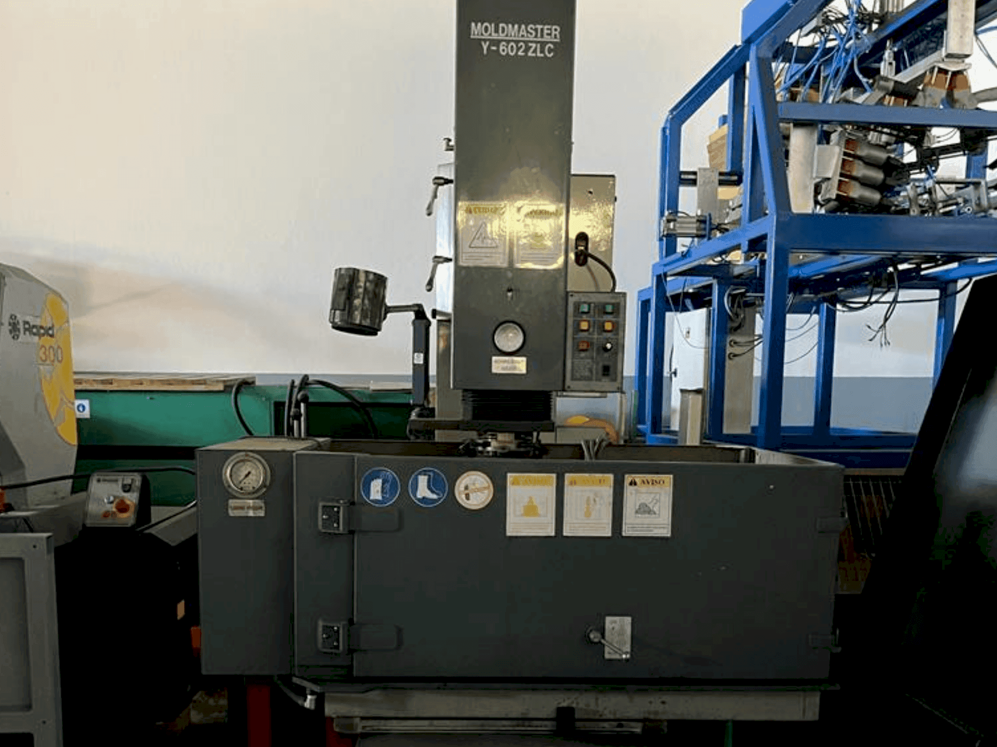 Вид станка MOLDMASTER Y-602 ZLC спереди