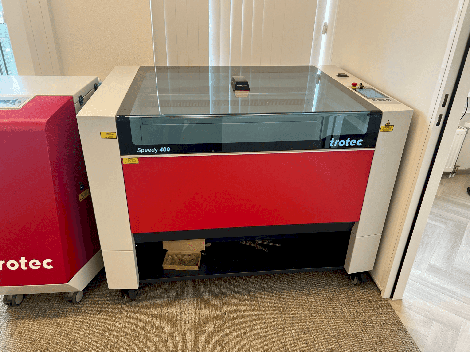 Вид станка Trotec Speedy 400 спереди