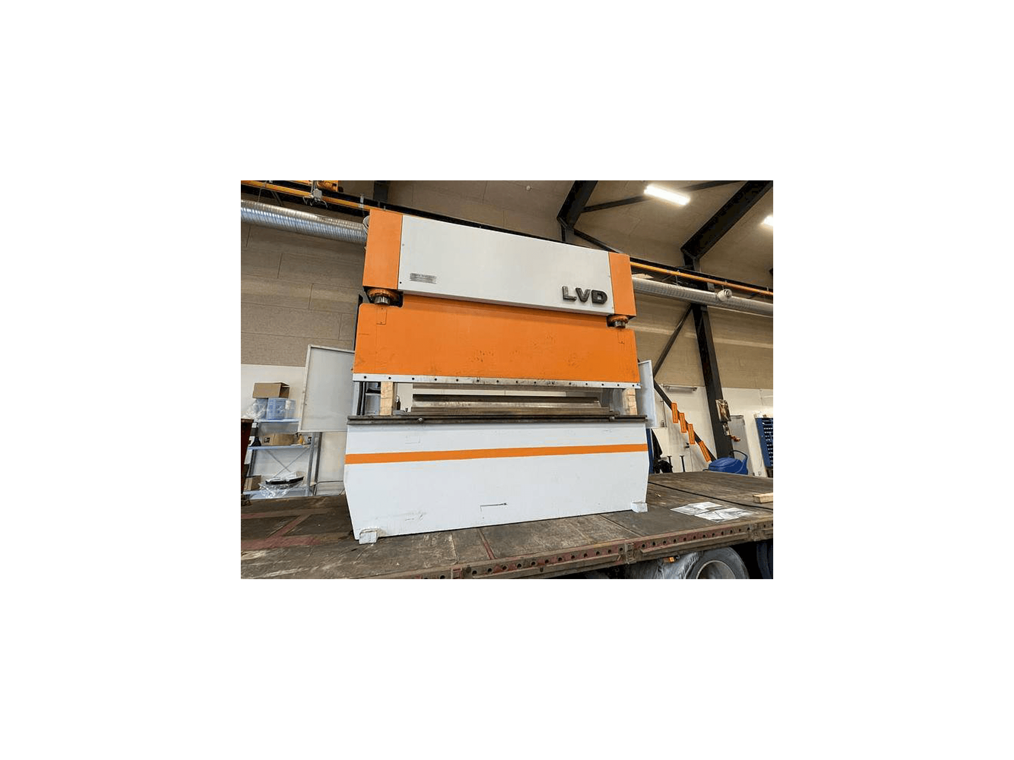 Вид станка LVD PP 100 спереди