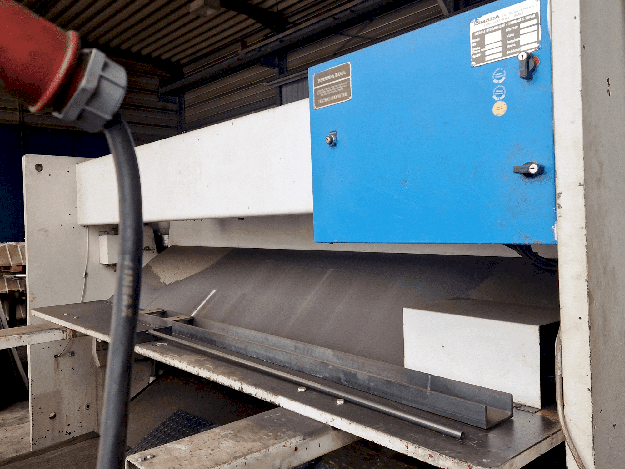 Вид станка AMADA GPN1 30 спереди