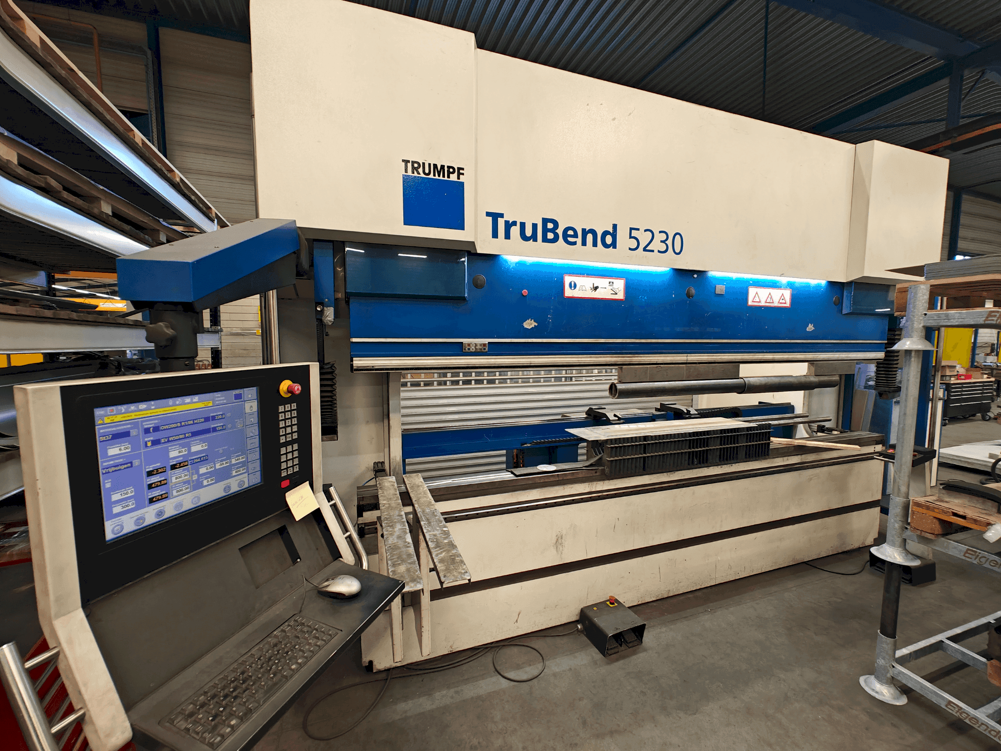 Вид станка TRUMPF TruBend 5230 спереди