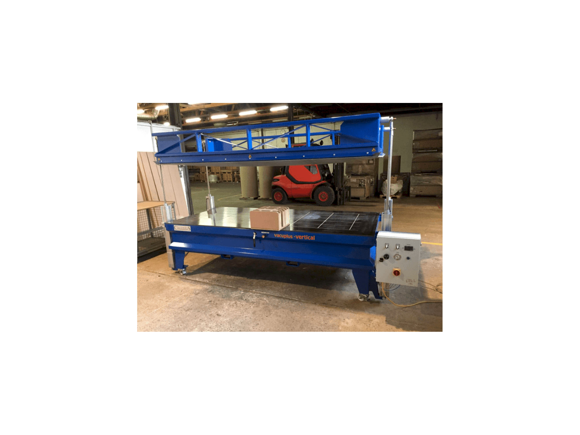 Вид станка Columbus VAKUPLUS Vertikal спереди