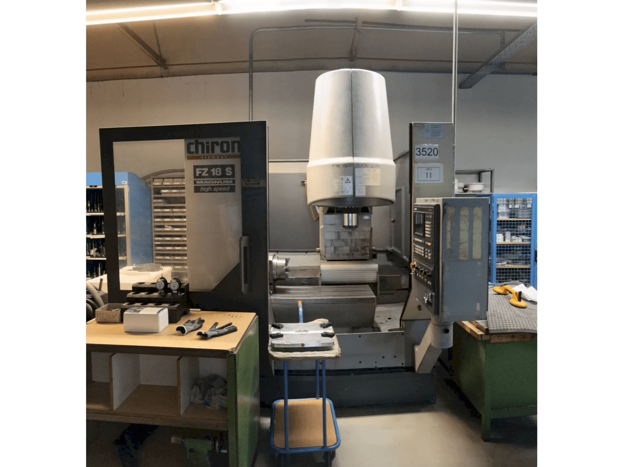 Вид станка CHIRON FZ18 спереди