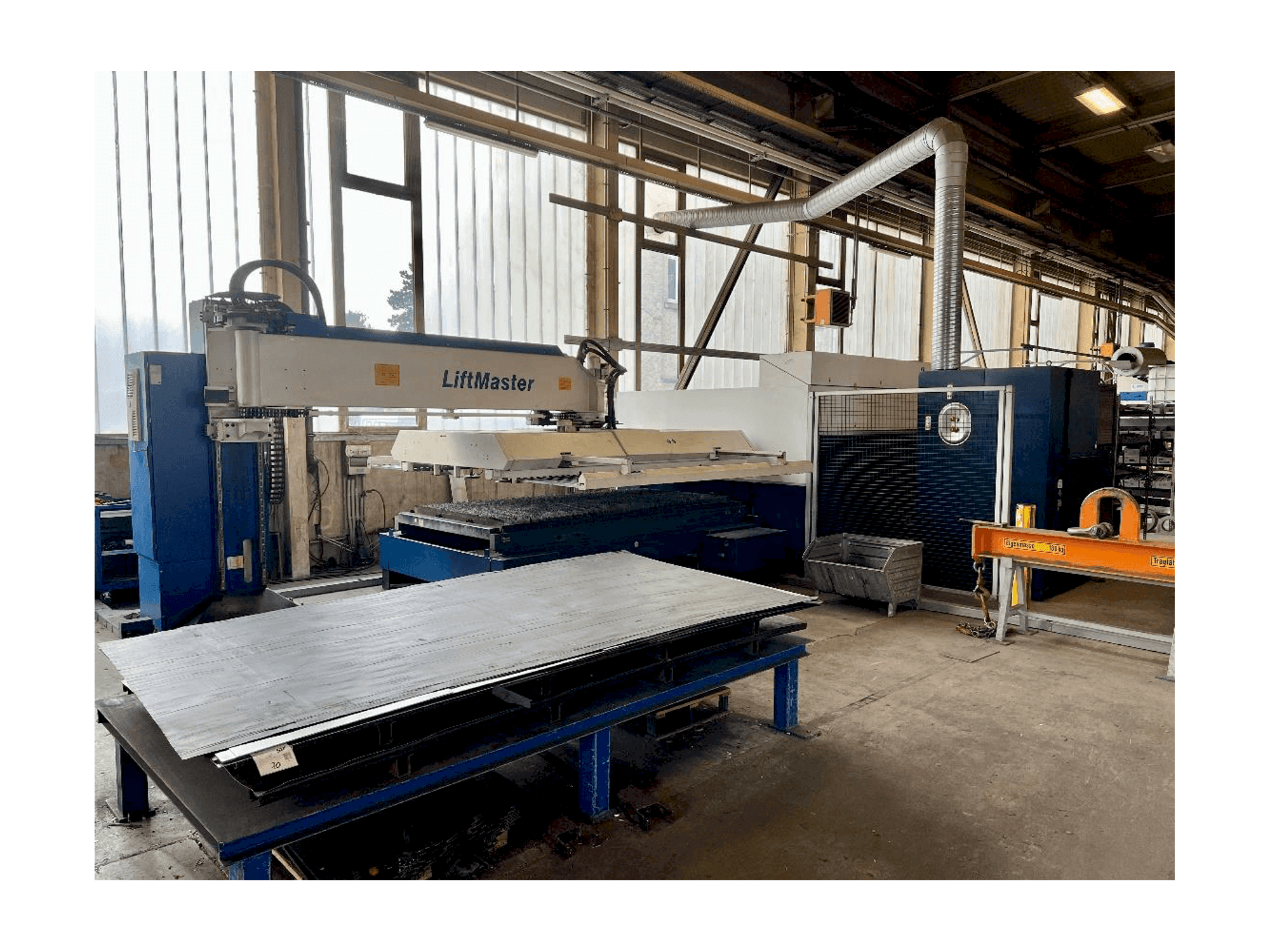 Вид станка TRUMPF TruLaser 3030 Fiber спереди