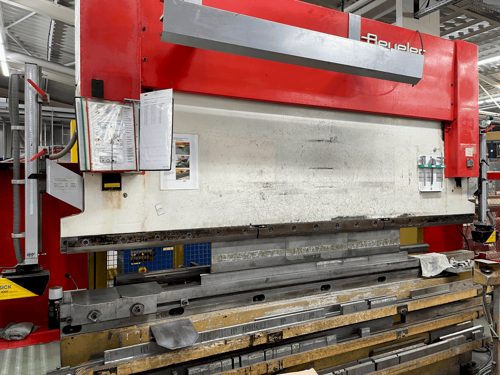 Вид станка BEYELER RT 125 x 3100 спереди