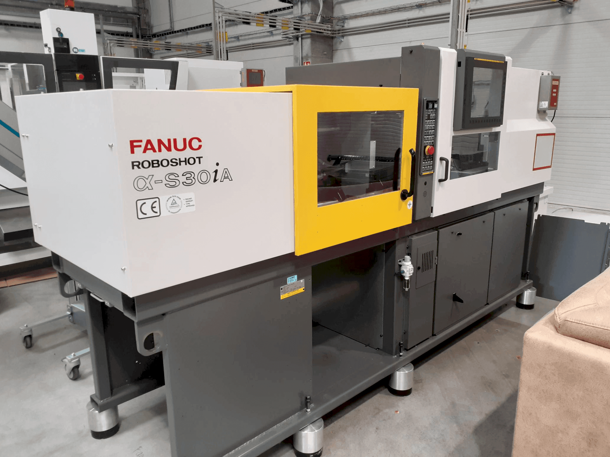Вид станка FANUC ROBOSHOT α-S 30iA спереди