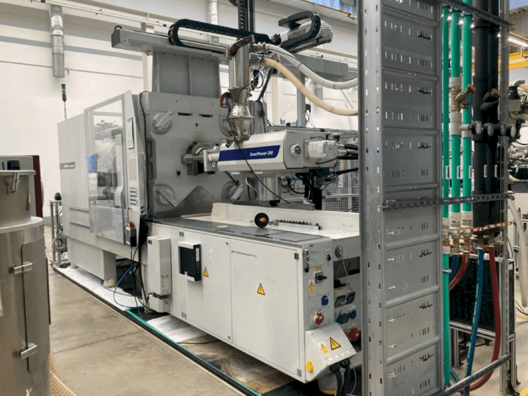 Вид станка WITTMANN Battenfeld SmartPower 350/1000 UNILOG BGP спереди