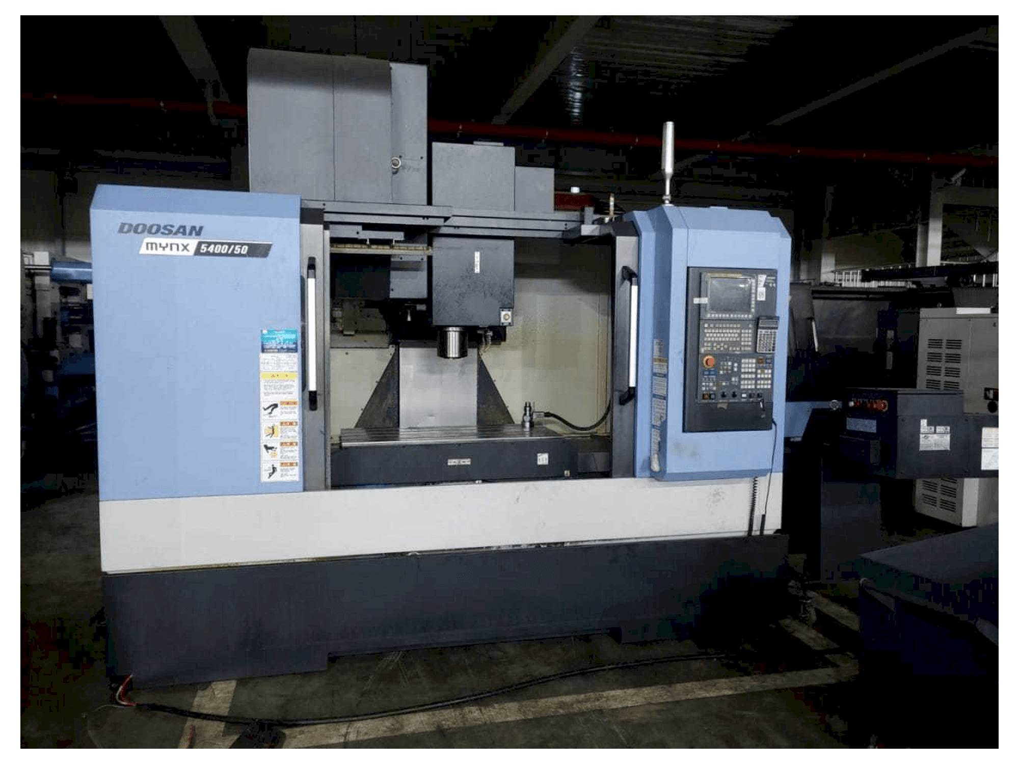 Вид станка Doosan MYNX 5400/50 спереди
