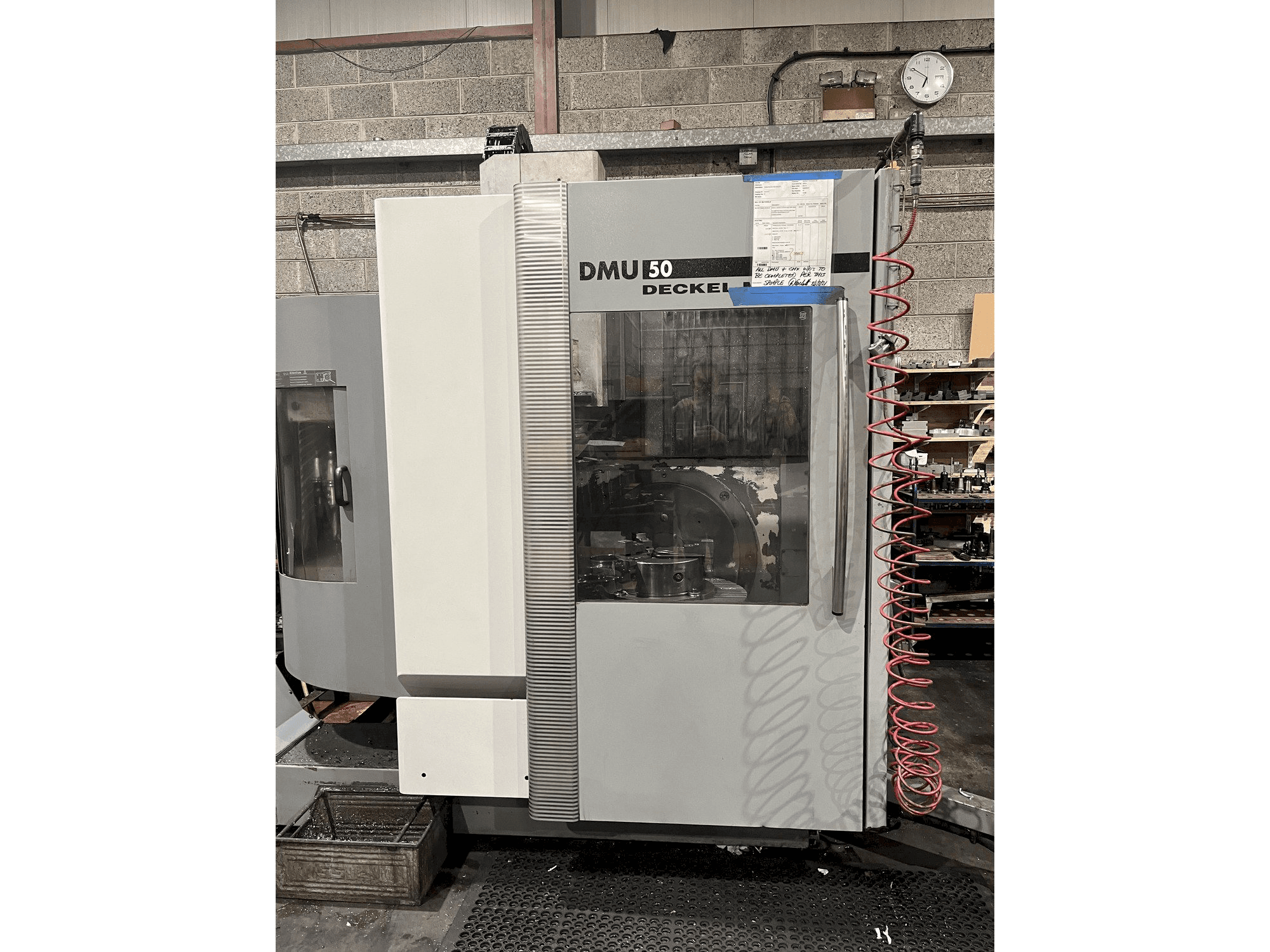 Вид станка DECKEL MAHO DMU 50 спереди