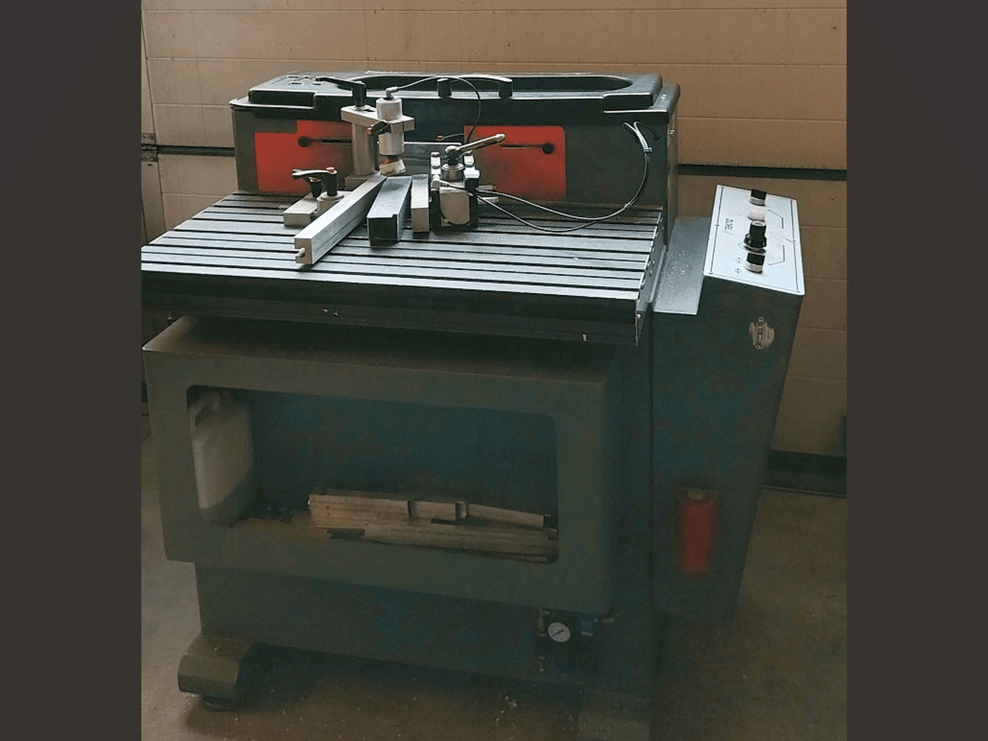 Вид станка с Tekna TK661 правой стороны