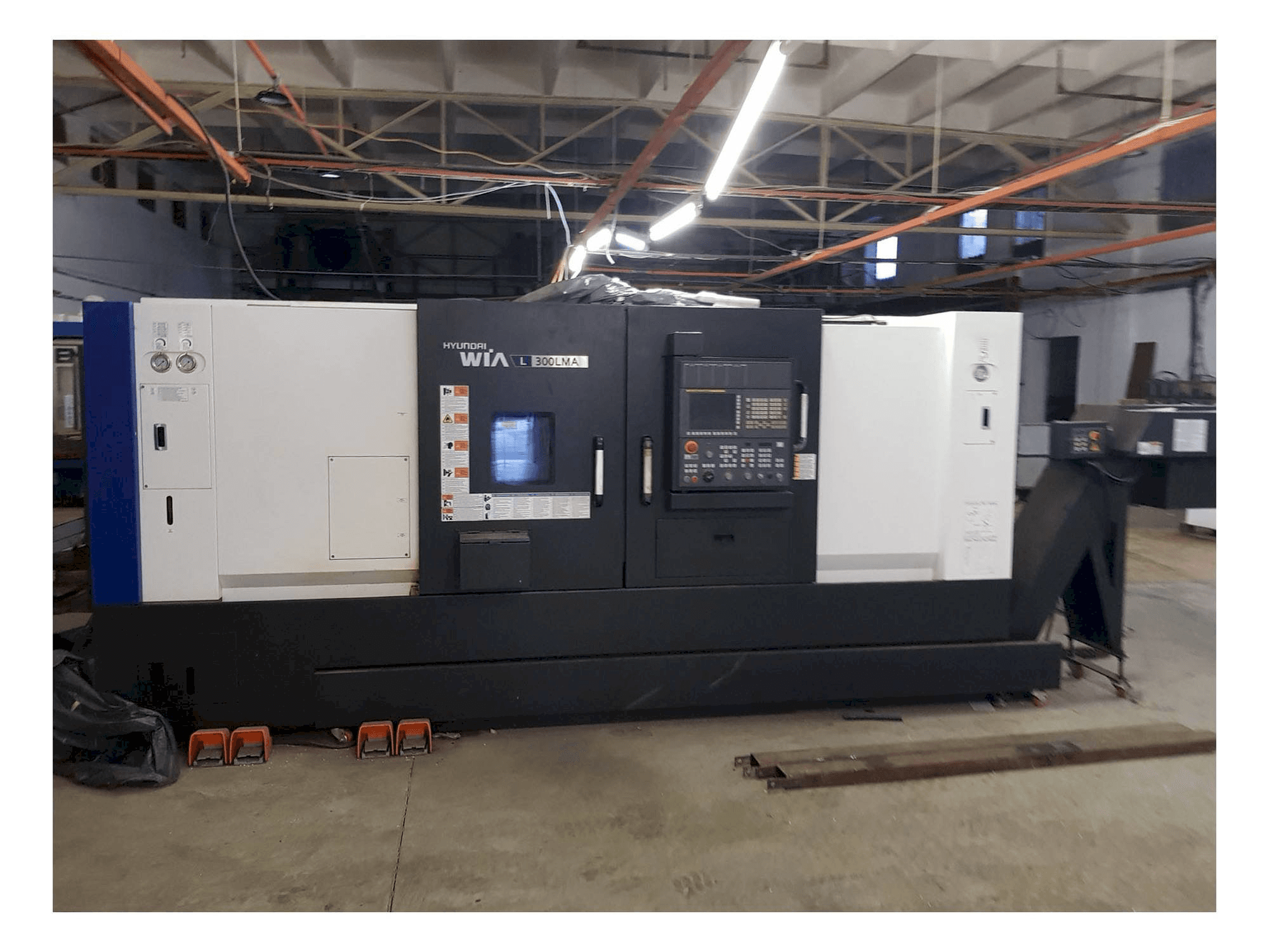 Вид станка Hyundai Wia L300LMA спереди