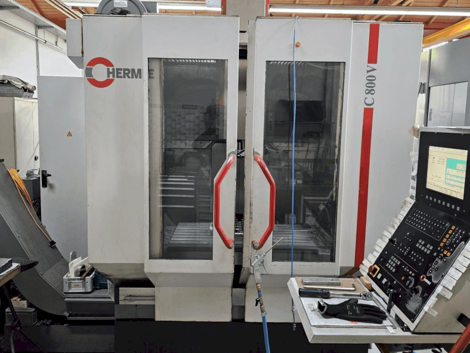 Вид станка HERMLE C 800 V спереди