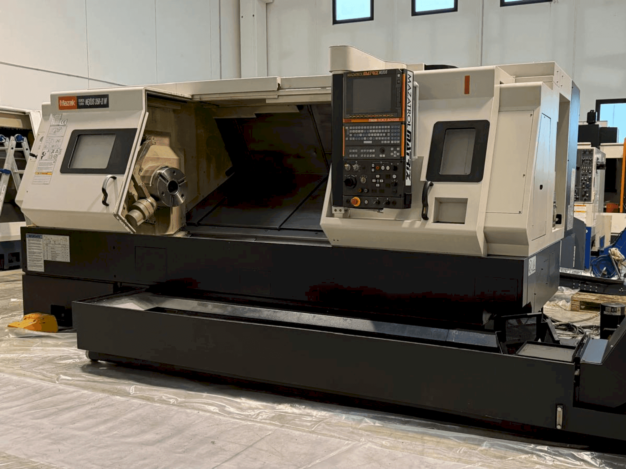 Вид станка Mazak QT Nexus 350 II M спереди