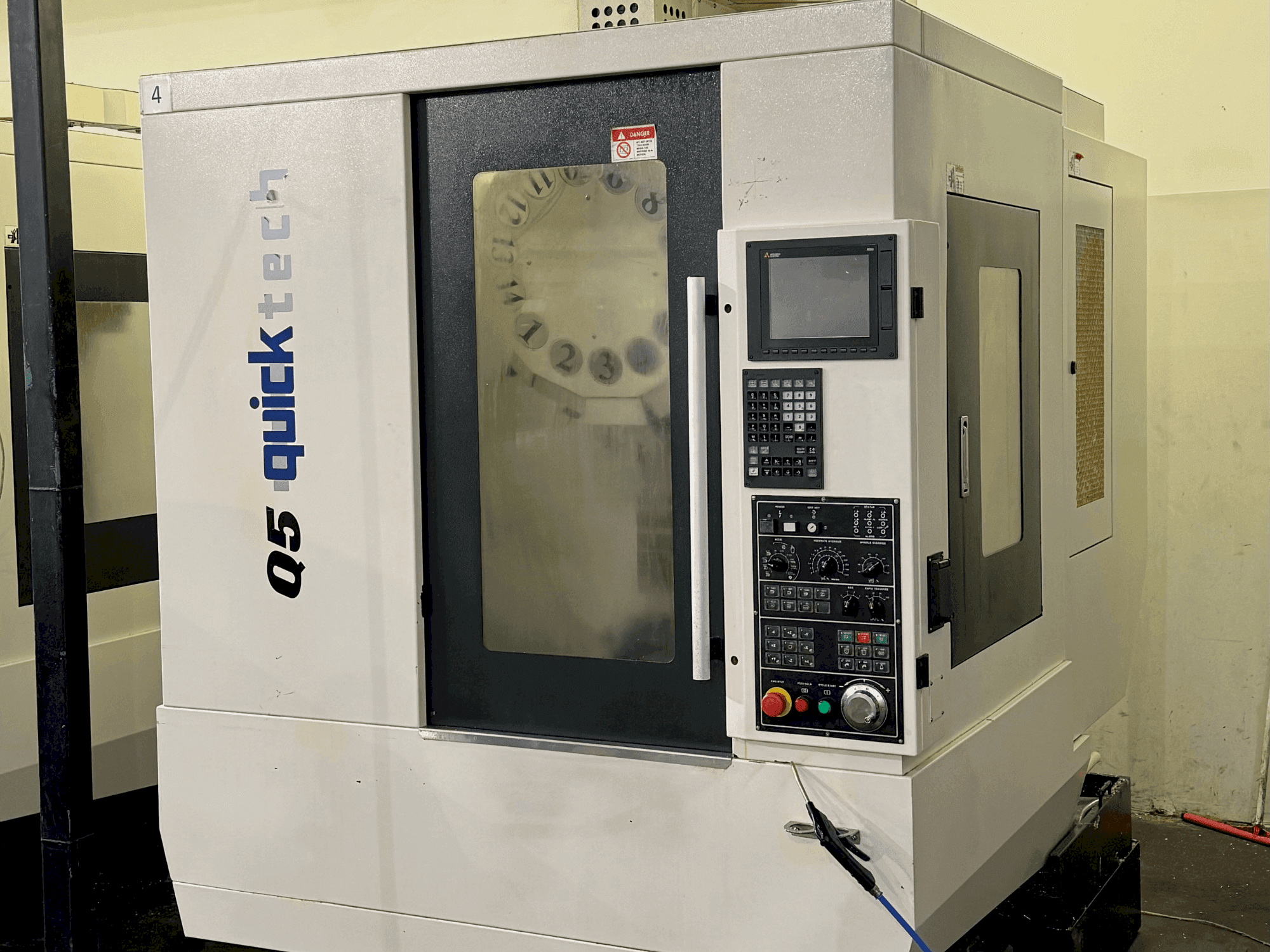 Вид станка Quick-Tech Q5 спереди