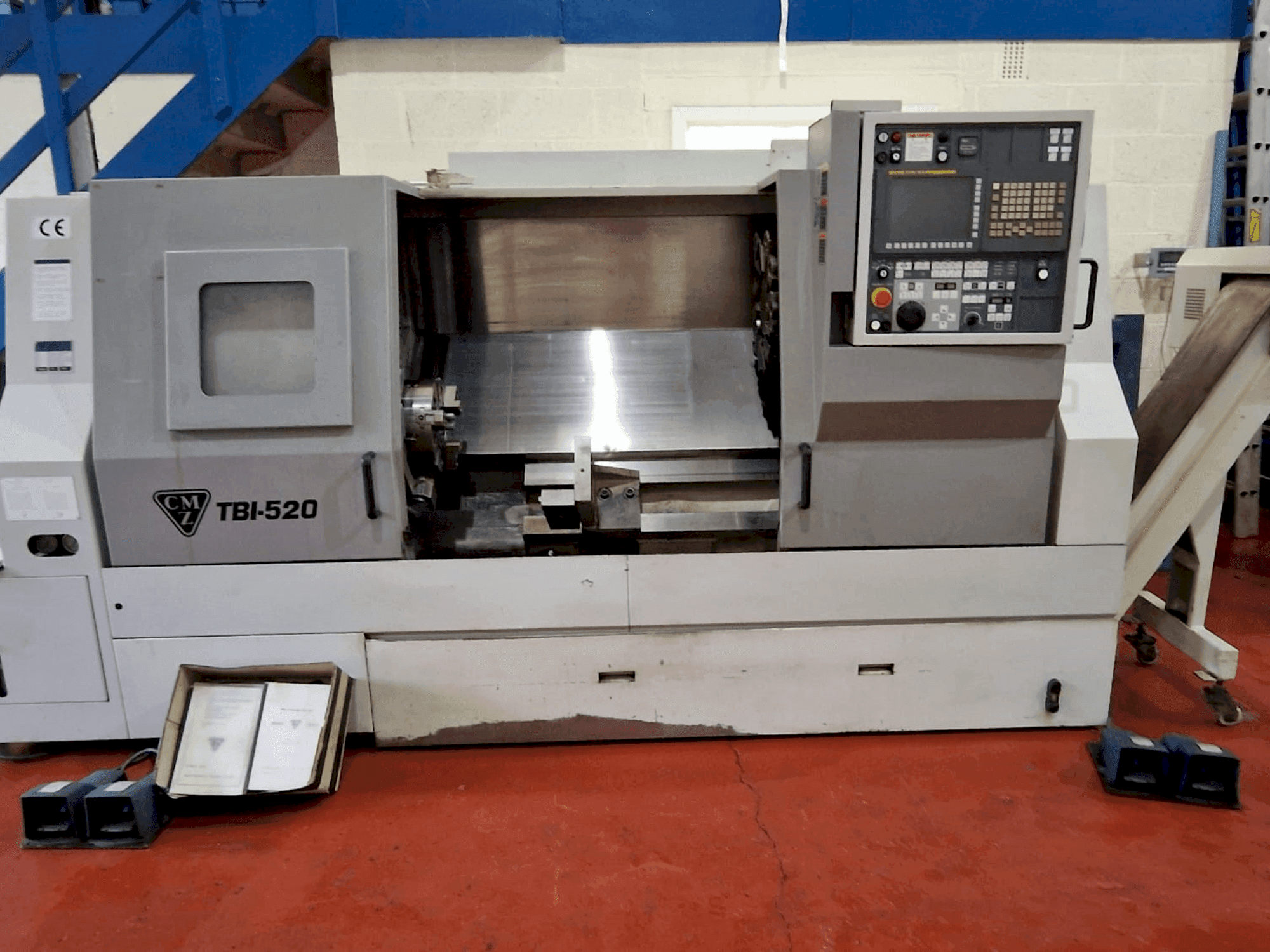 Вид станка CMZ TBI 520 CNC спереди
