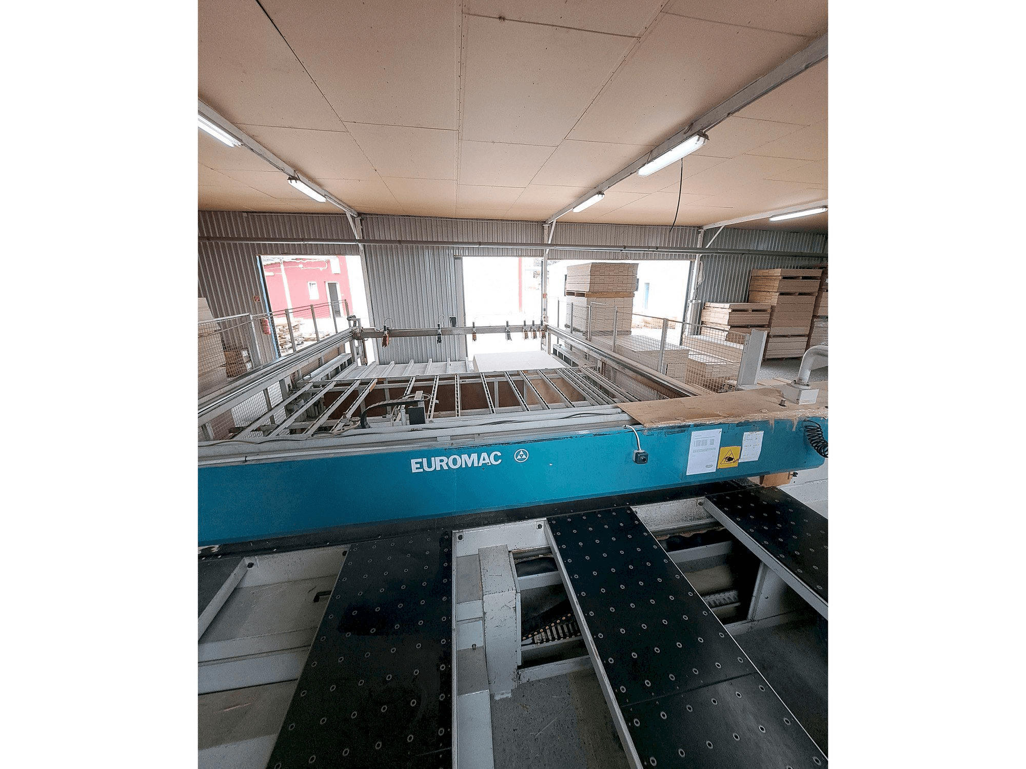 Вид станка Euromac LOGICA PINZE TAVOLA 4500 спереди