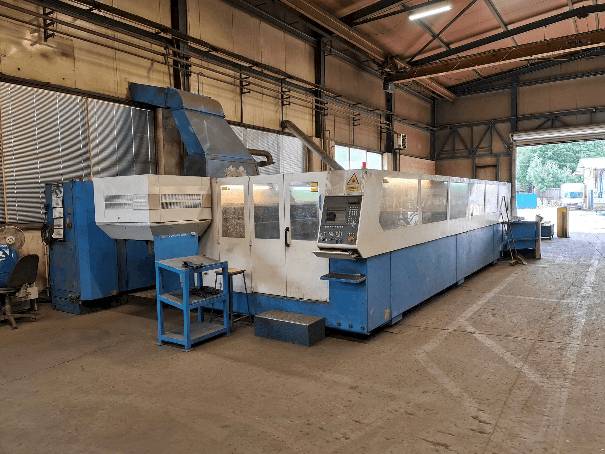 Вид станка с Trumpf Traumatic L 6030 правой стороны