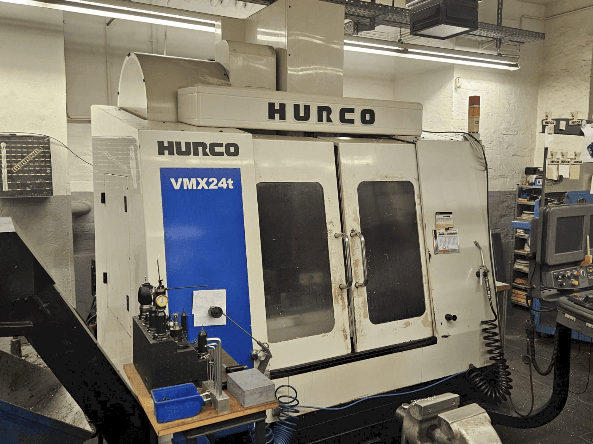 Вид станка Hurco VMX 24t спереди