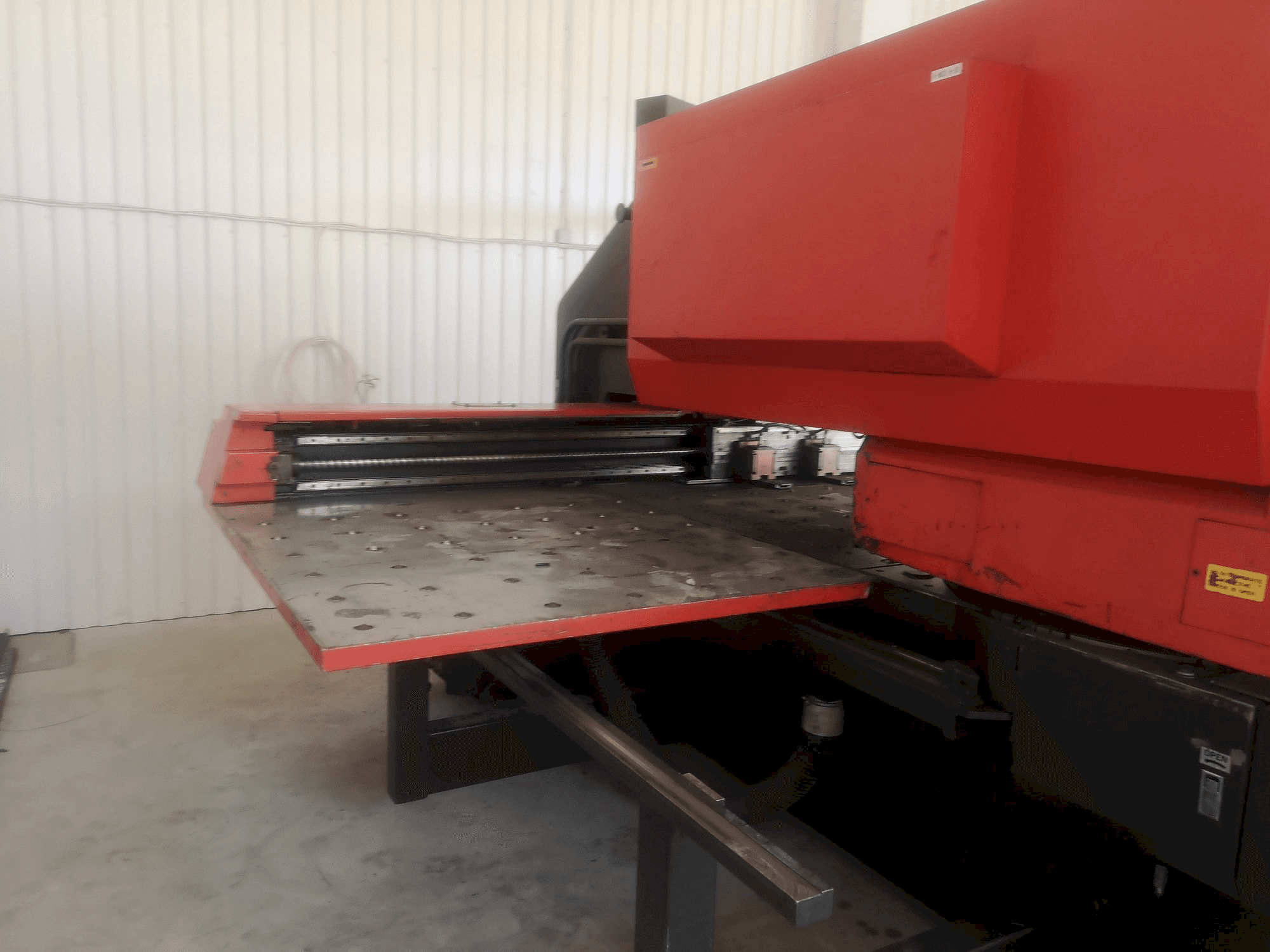 Вид станка AMADA спереди