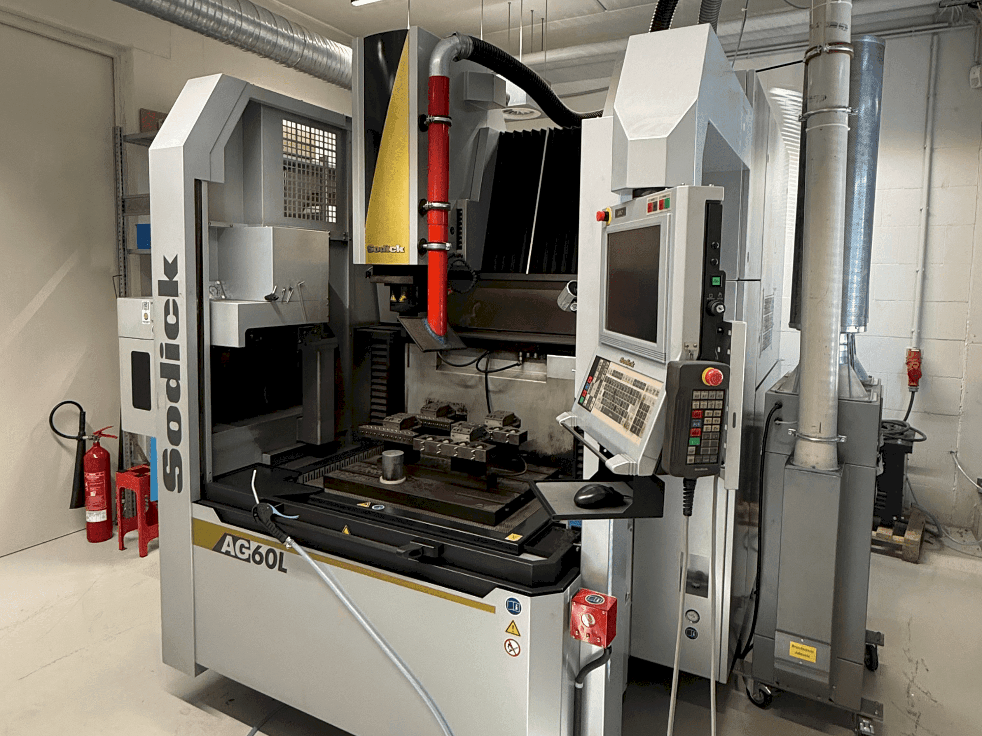 Вид станка Sodick AG60L спереди