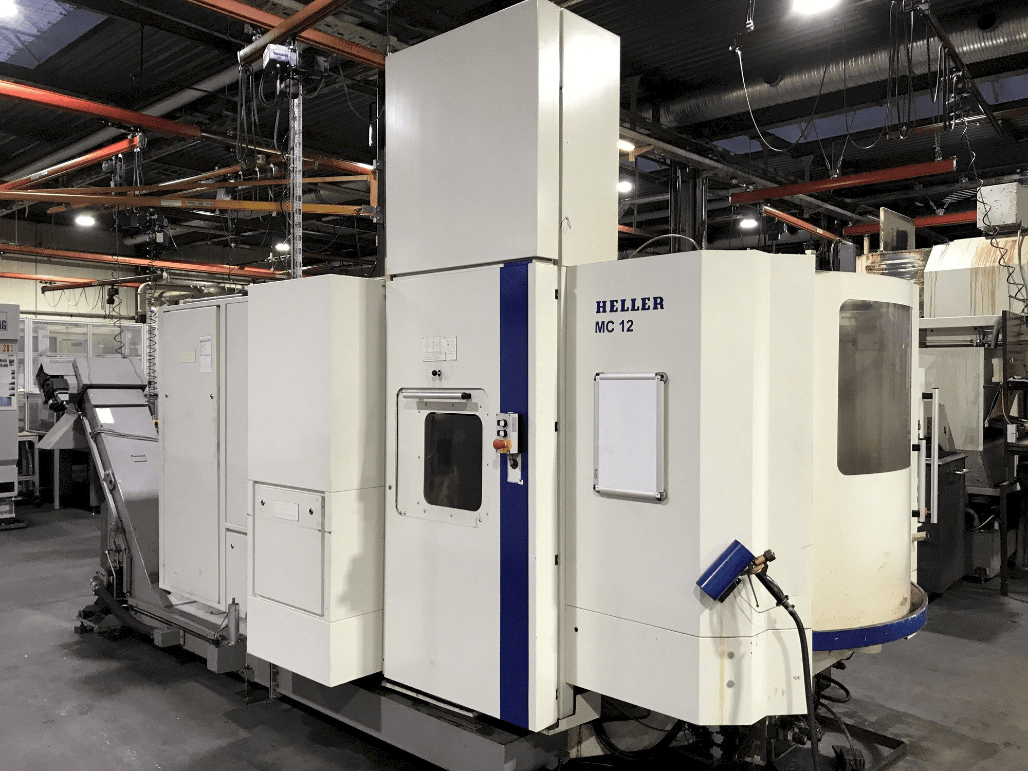 Вид станка HELLER MC 12 спереди