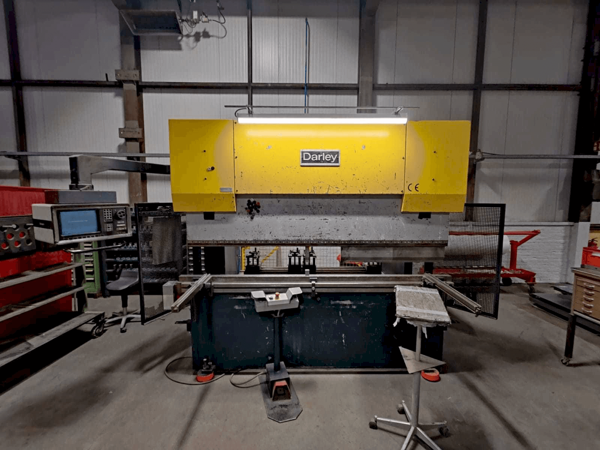 Вид станка Darley EHP 80 25/20 спереди