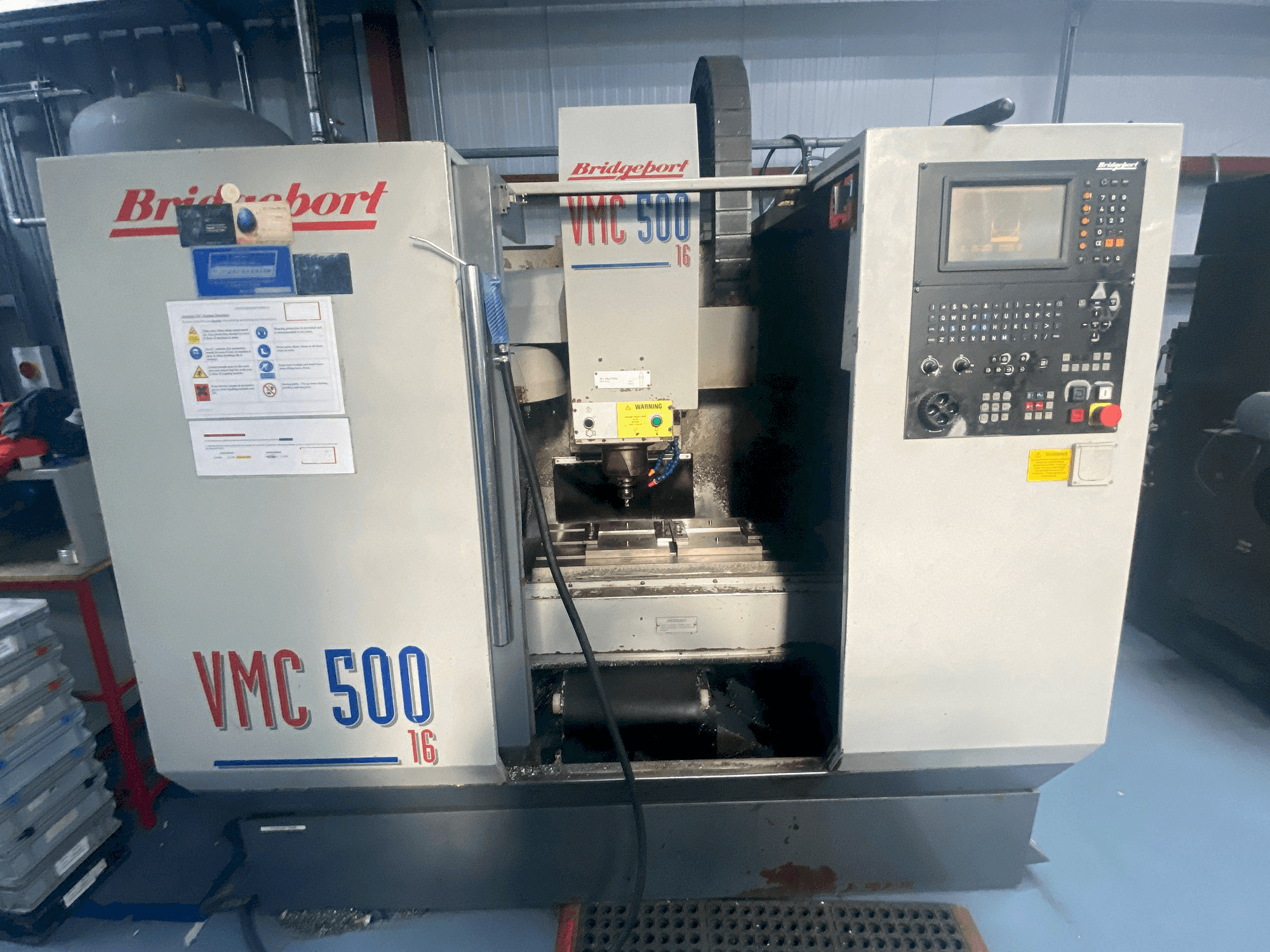 Вид станка Bridgeport VMC 500/16 спереди