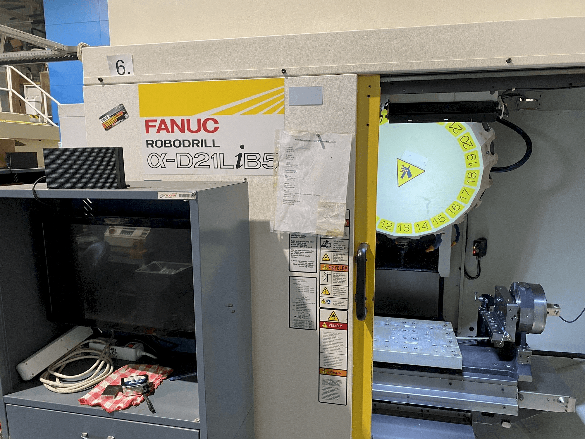 Вид станка FANUC Robodrill Alpha D21LiA5 спереди