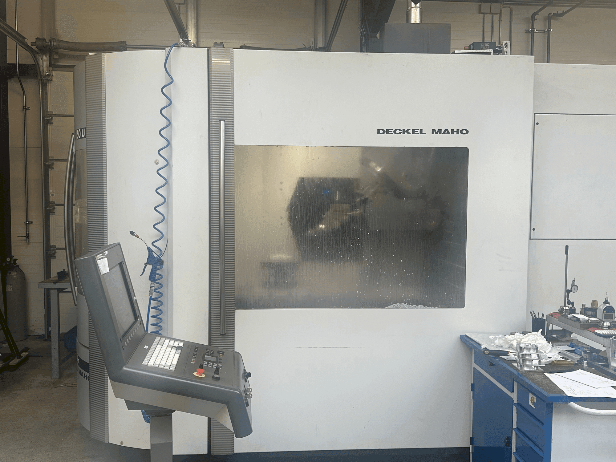 Вид станка DECKEL MAHO DMC 60U HiDyn спереди