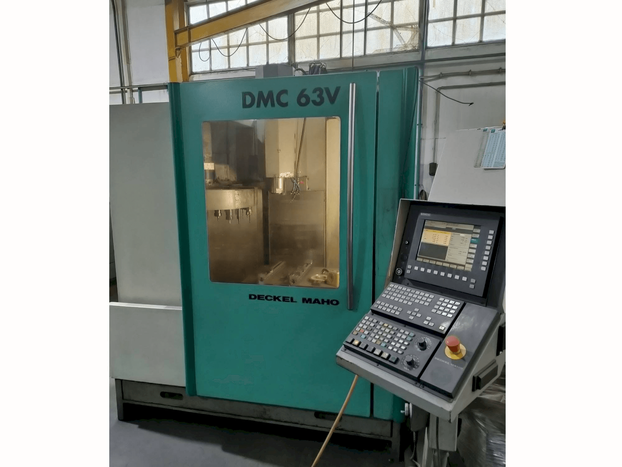 Вид станка DECKEL MAHO DMC 63V спереди