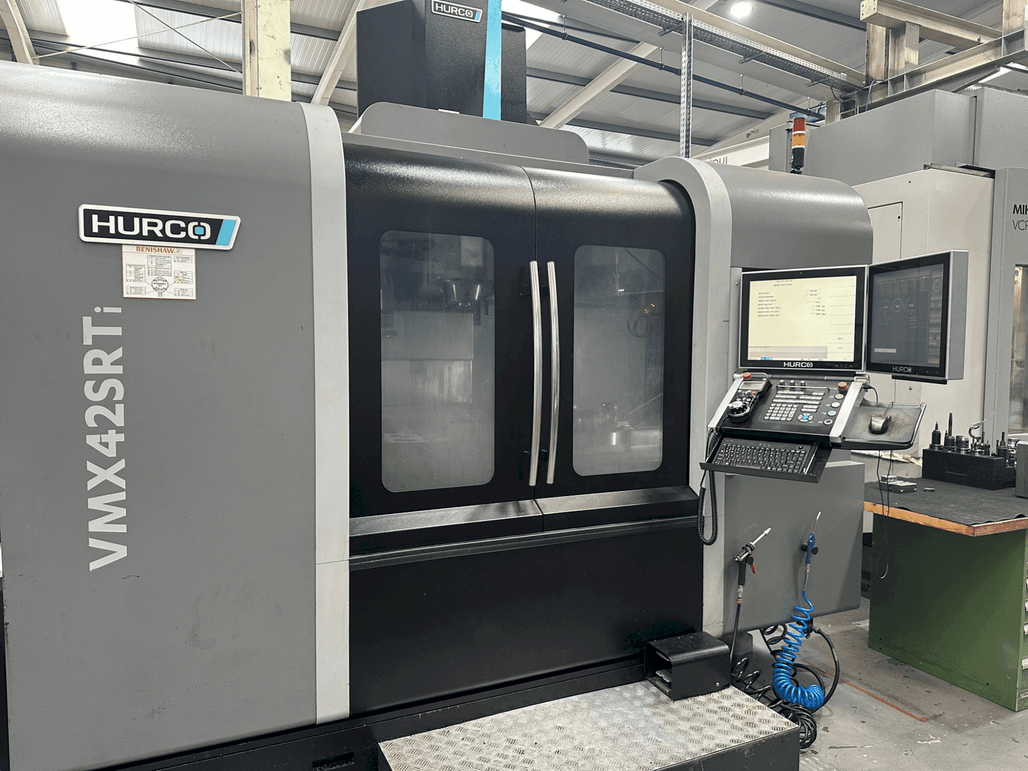 Вид станка Hurco VMX 42 SRTi спереди