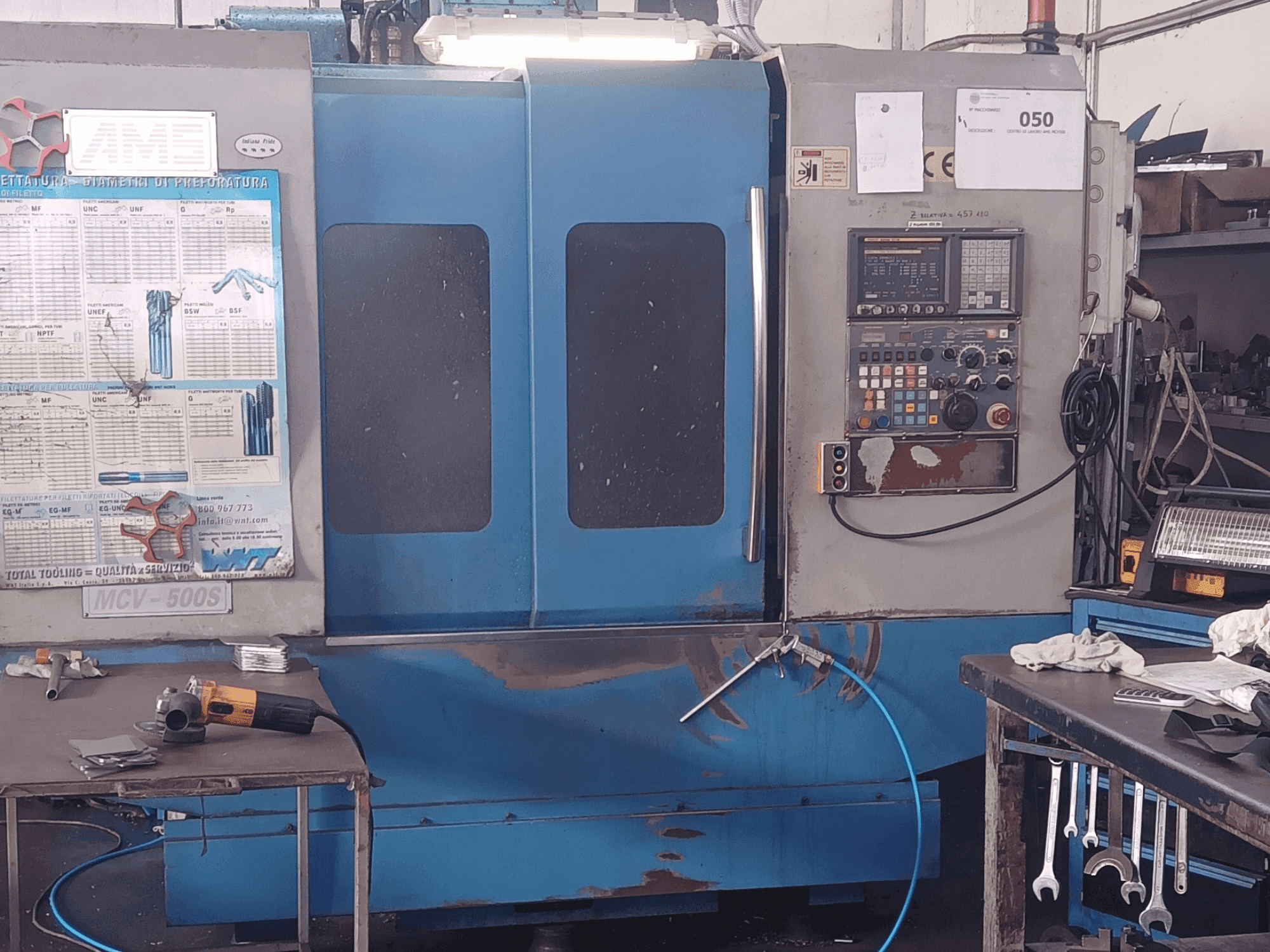 Вид станка MORI SEIKI MCV 500 спереди
