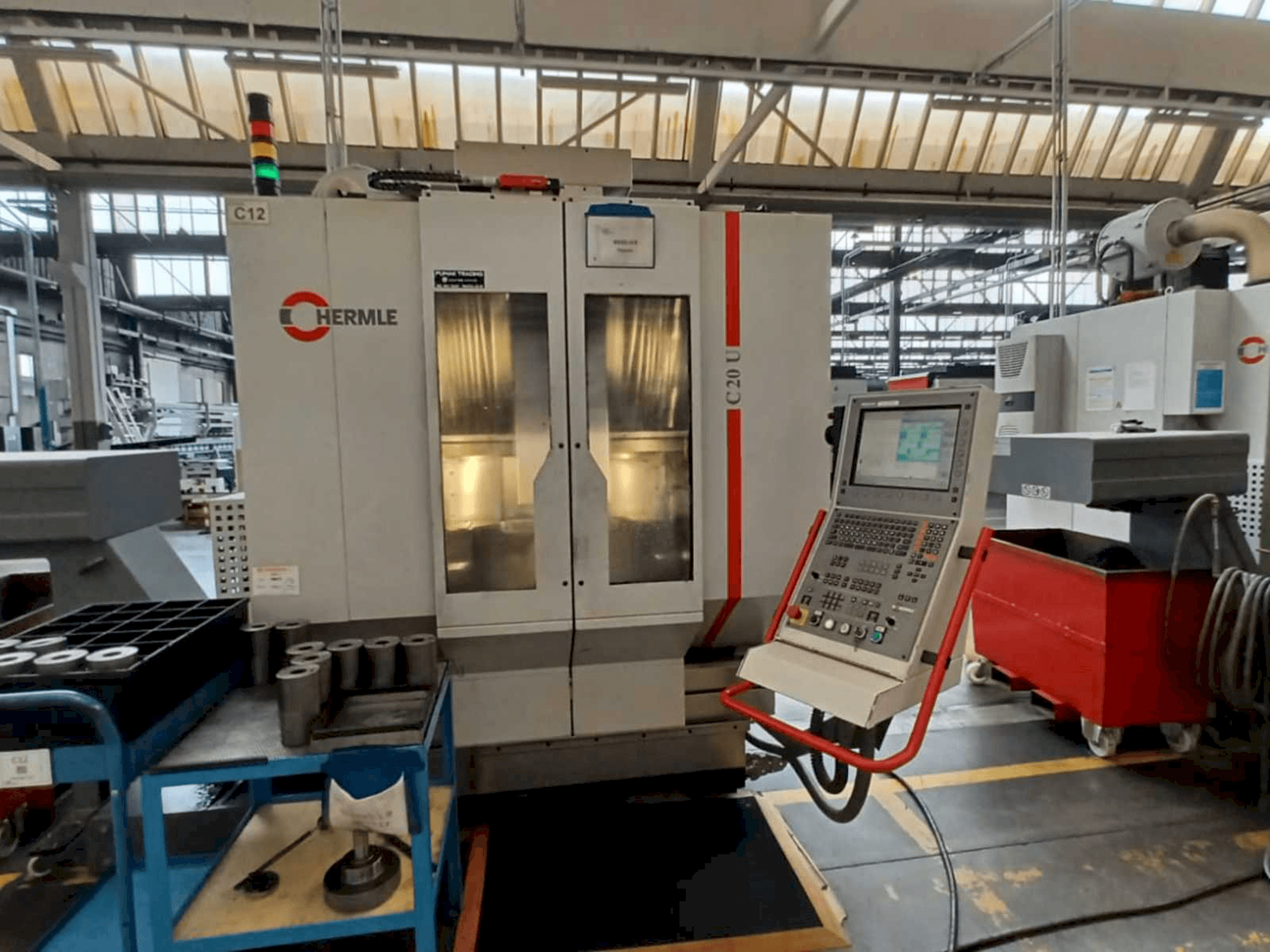 Вид станка HERMLE C20U спереди