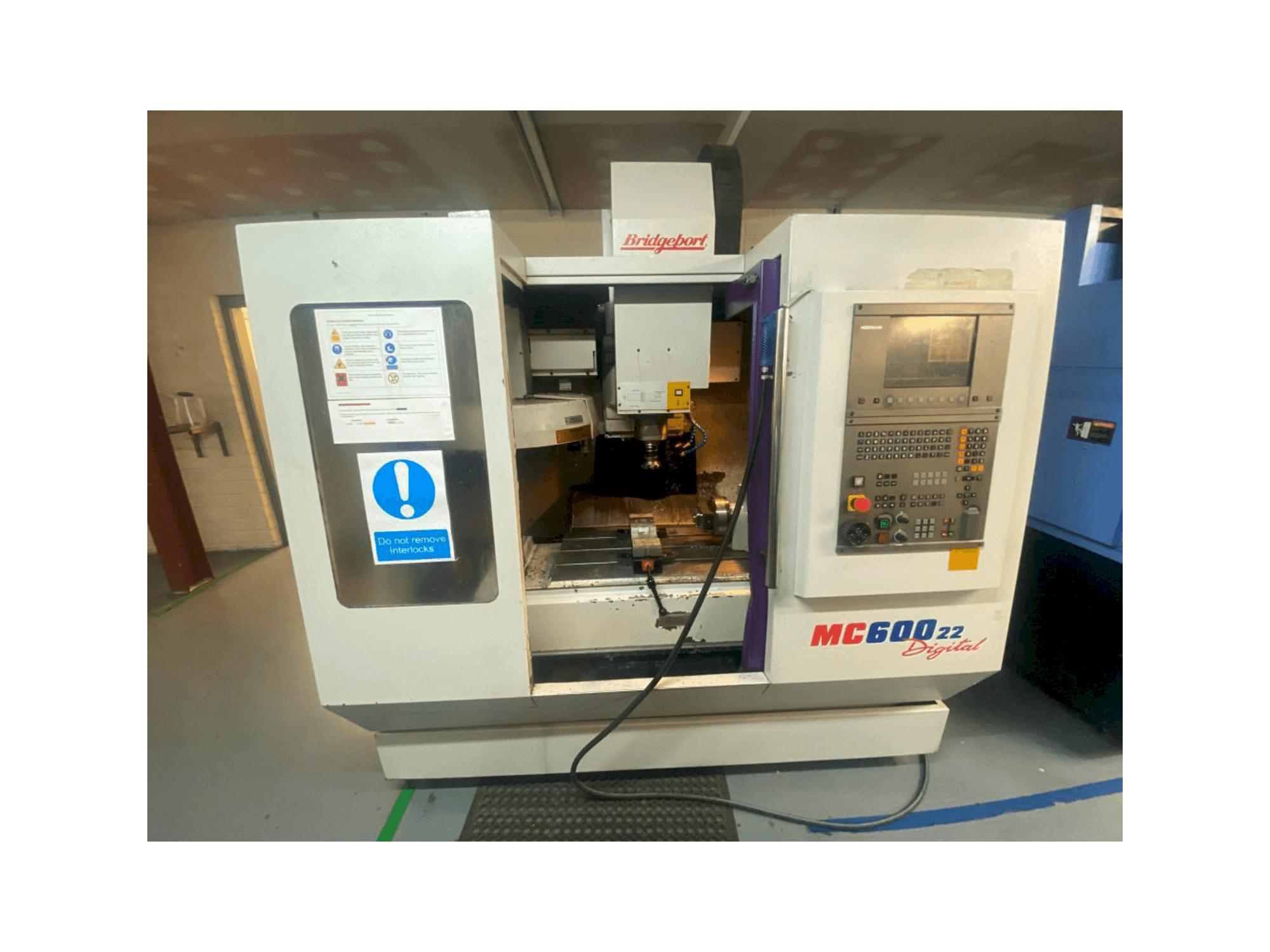 Вид станка Bridgeport VMC 600 спереди