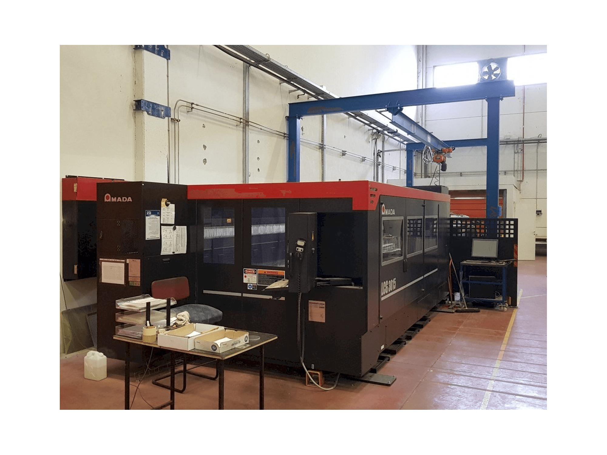 Вид станка AMADA Lcg 3015 спереди