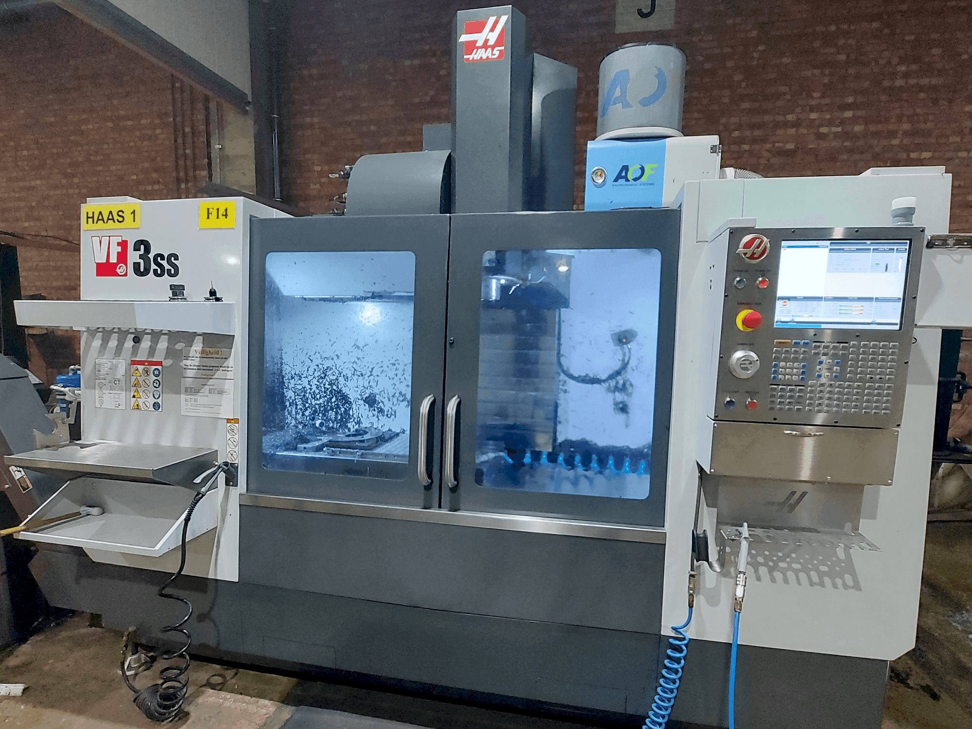 Вид станка HAAS VF-3SS спереди