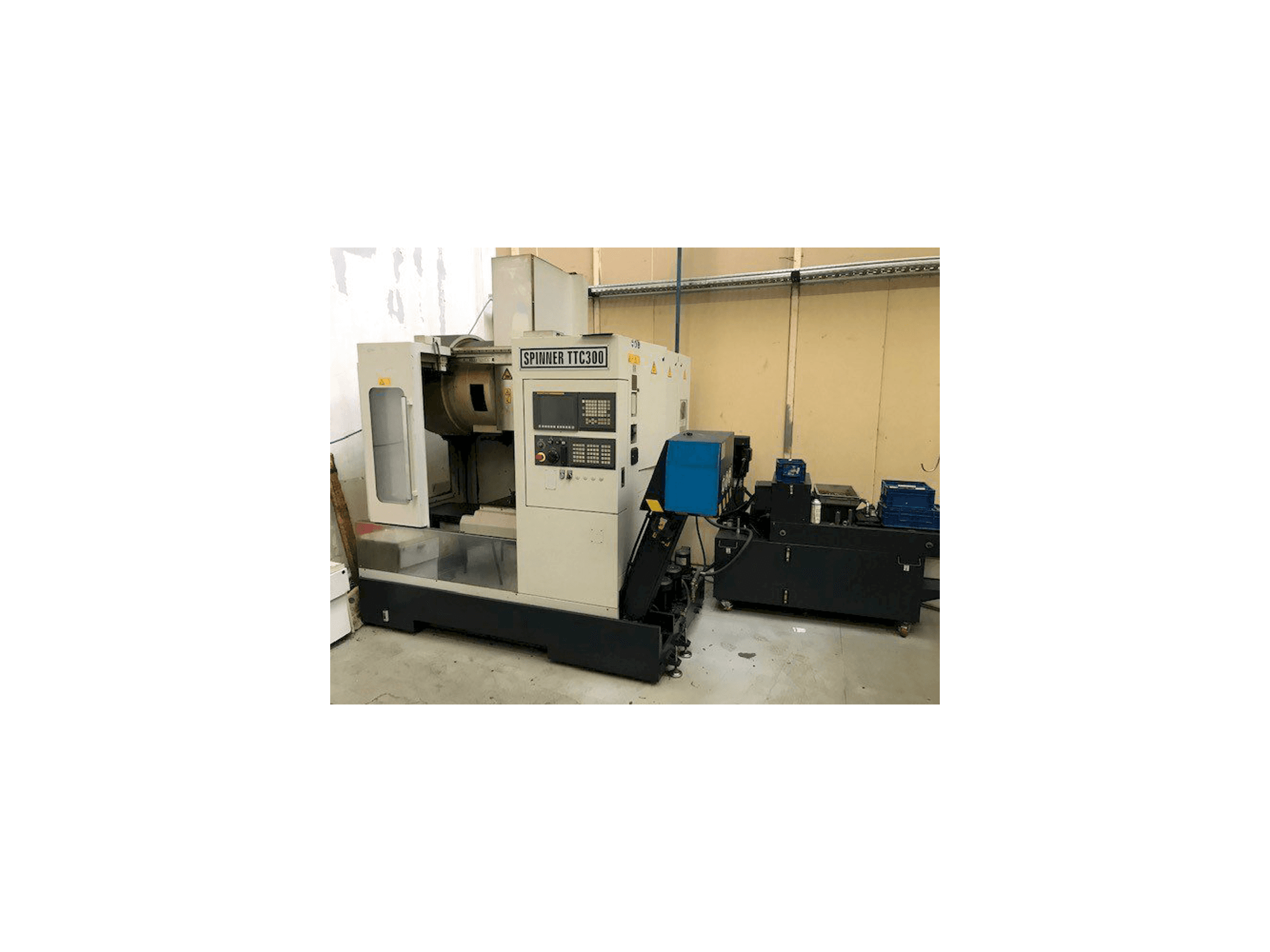 Вид станка SPINNER TTC300 52 SMMCY спереди