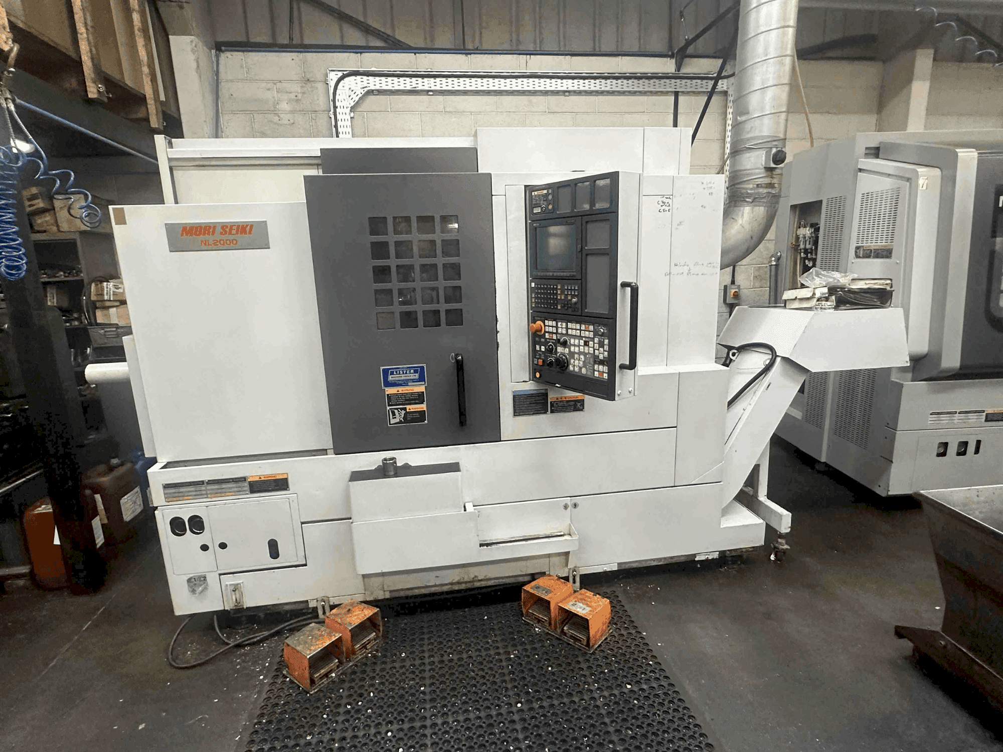Вид станка MORI SEIKI NL2000SY/500 спереди