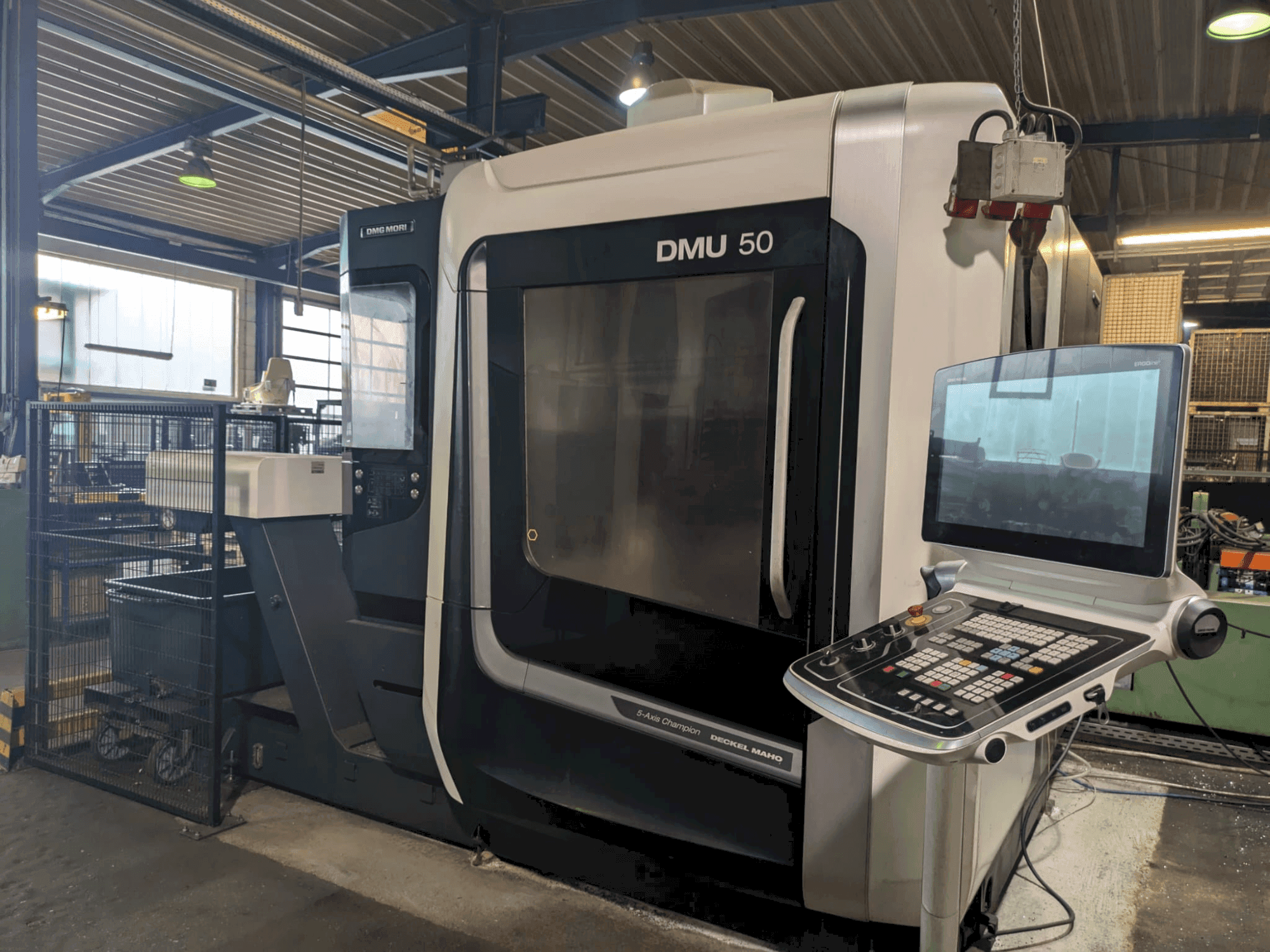 Вид станка DMG MORI DMU 50 3rd Gen спереди