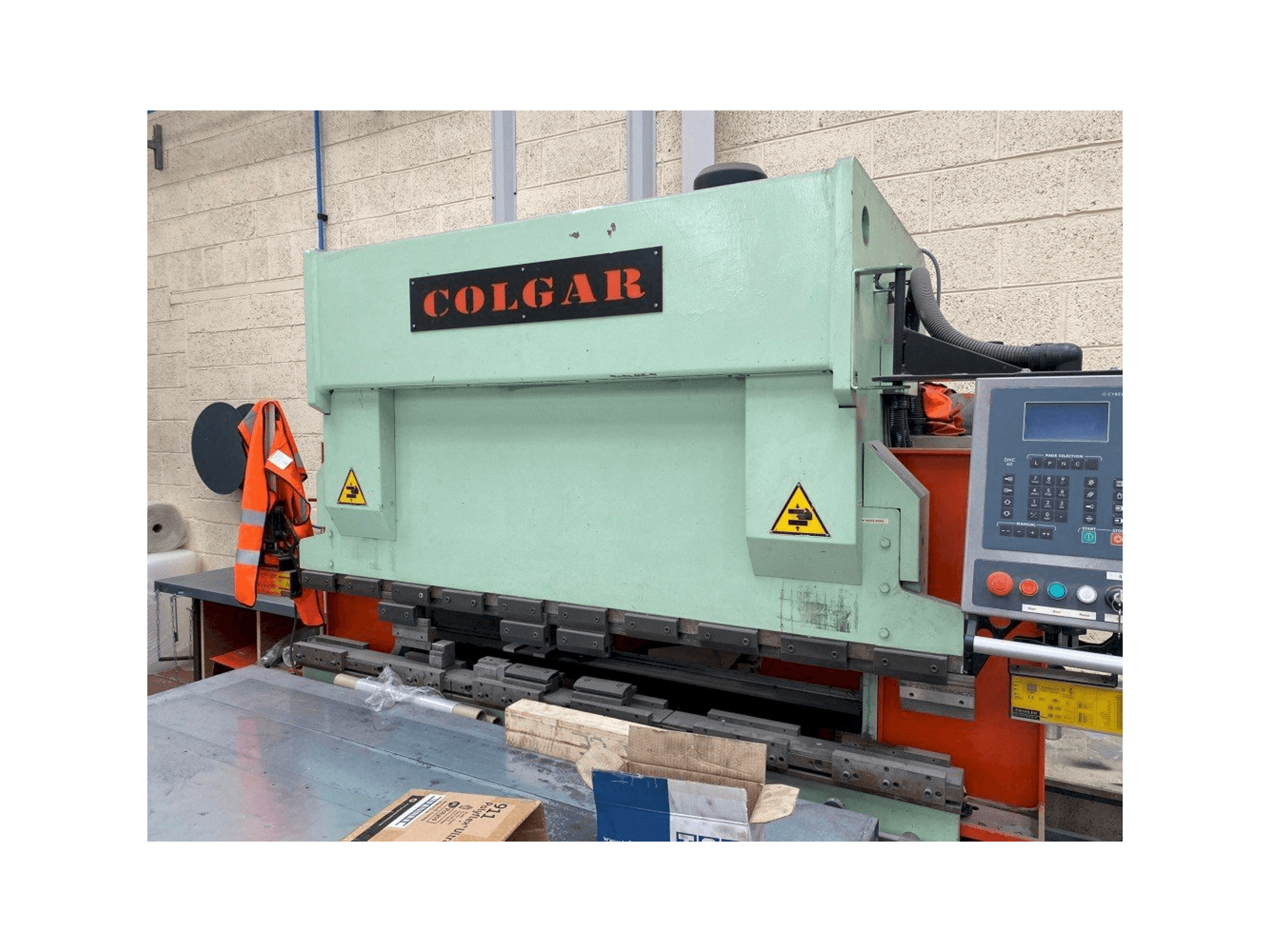 Front view of Colgar PI 316/21 machine