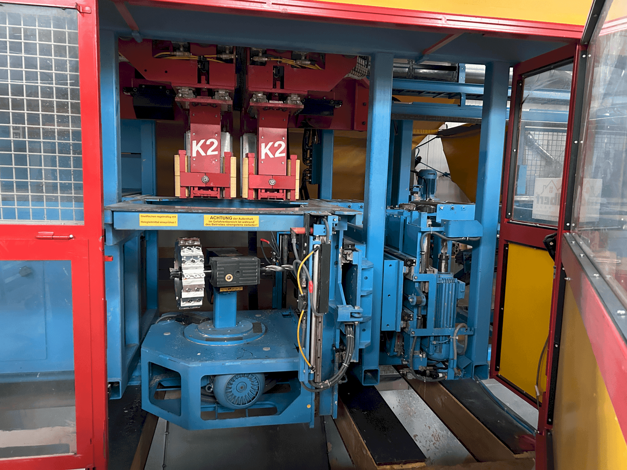 Вид станка HUNDEGGER K2-5-450 спереди