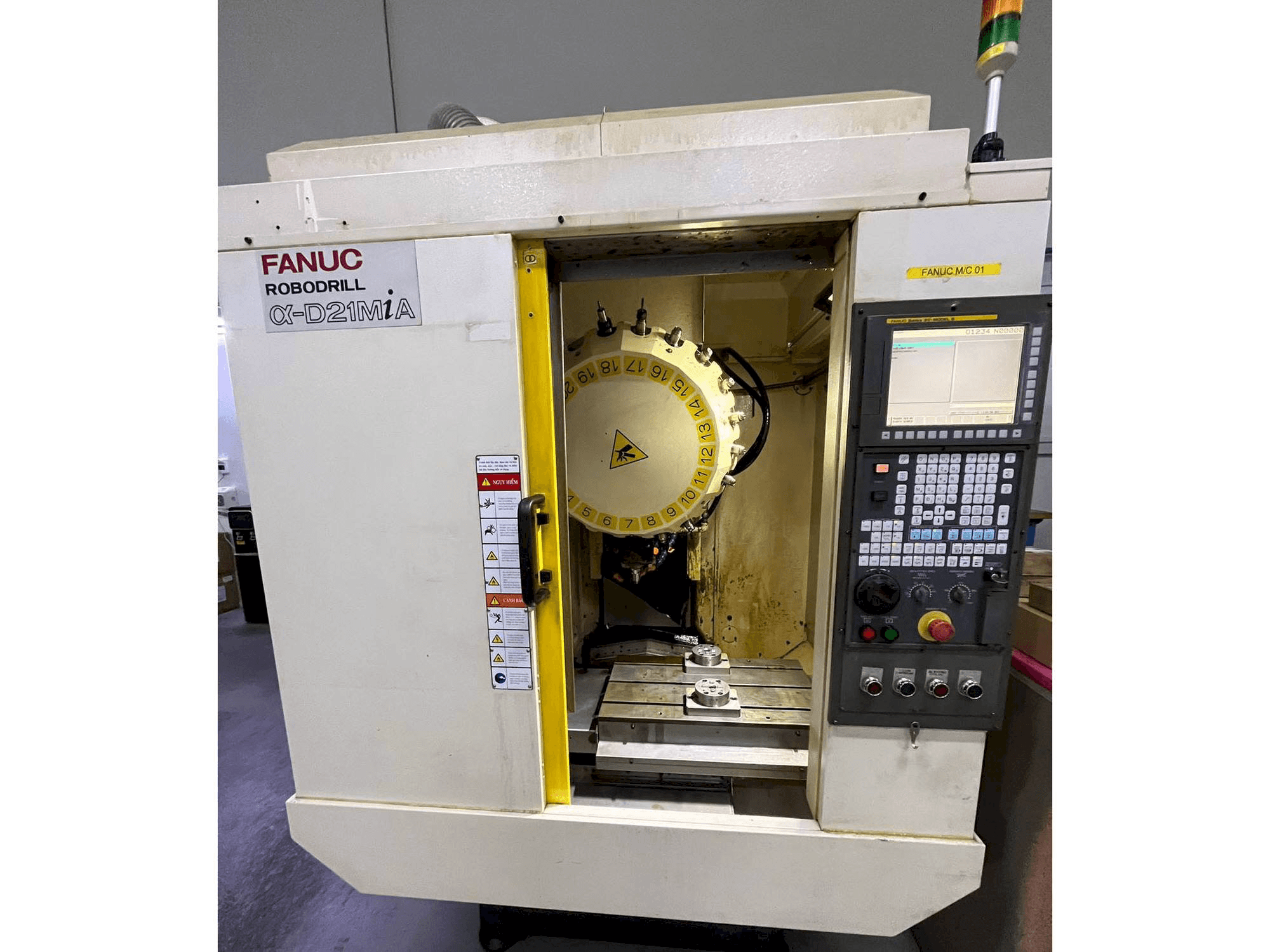 Вид станка FANUC ROBODRILL A-D21MiA спереди