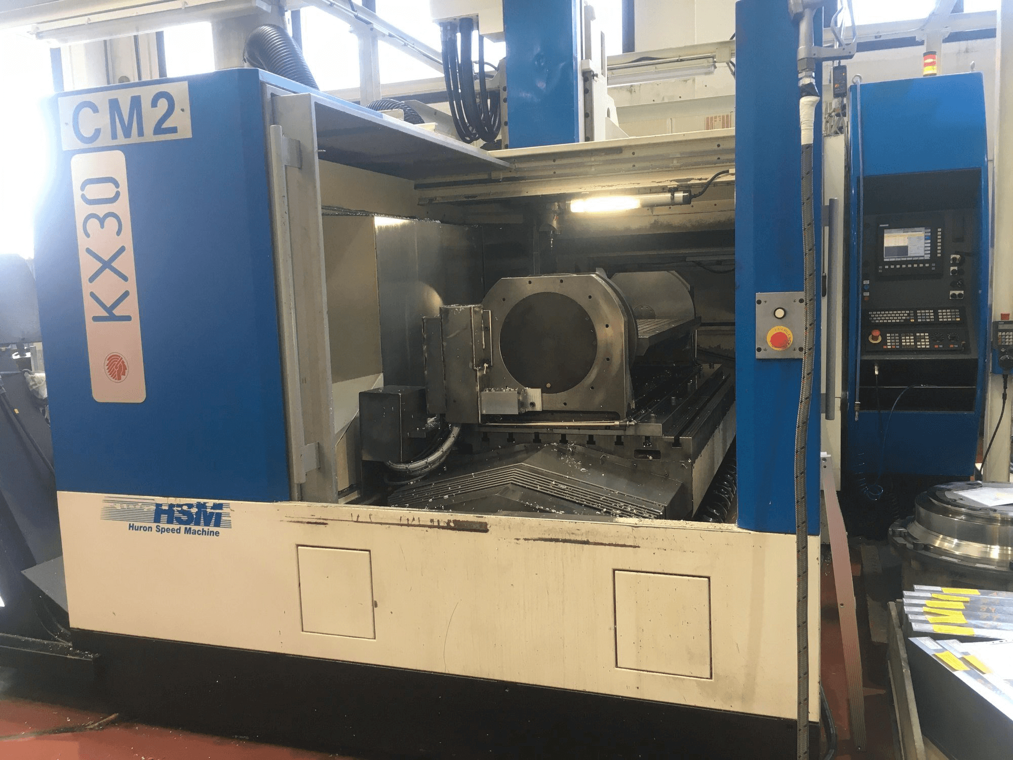 Вид станка Huron KX30 спереди