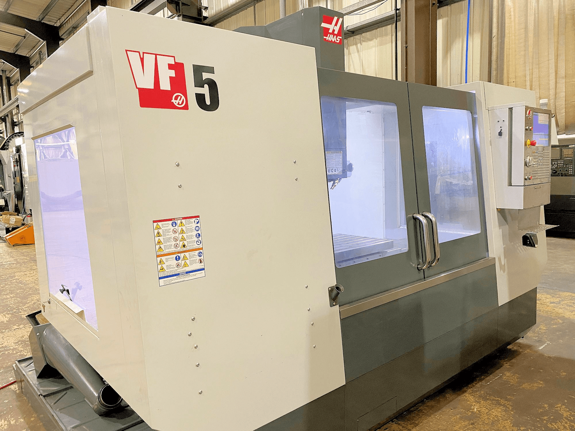 Вид станка HAAS VF-5 спереди