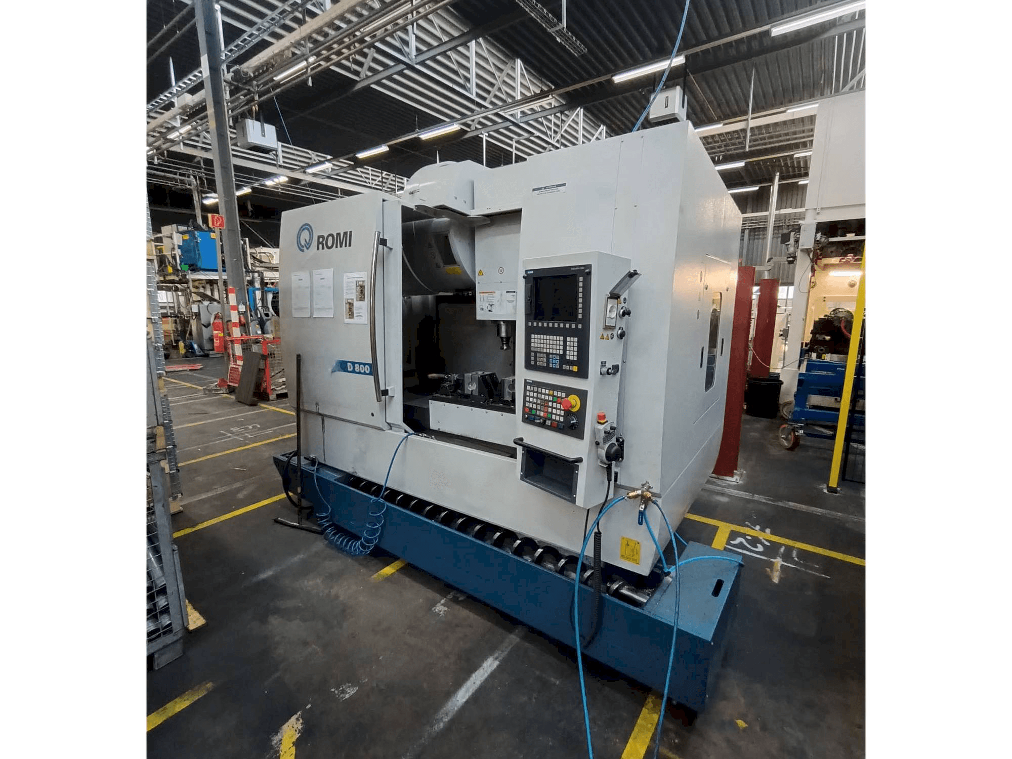 Вид станка Romi D800 спереди